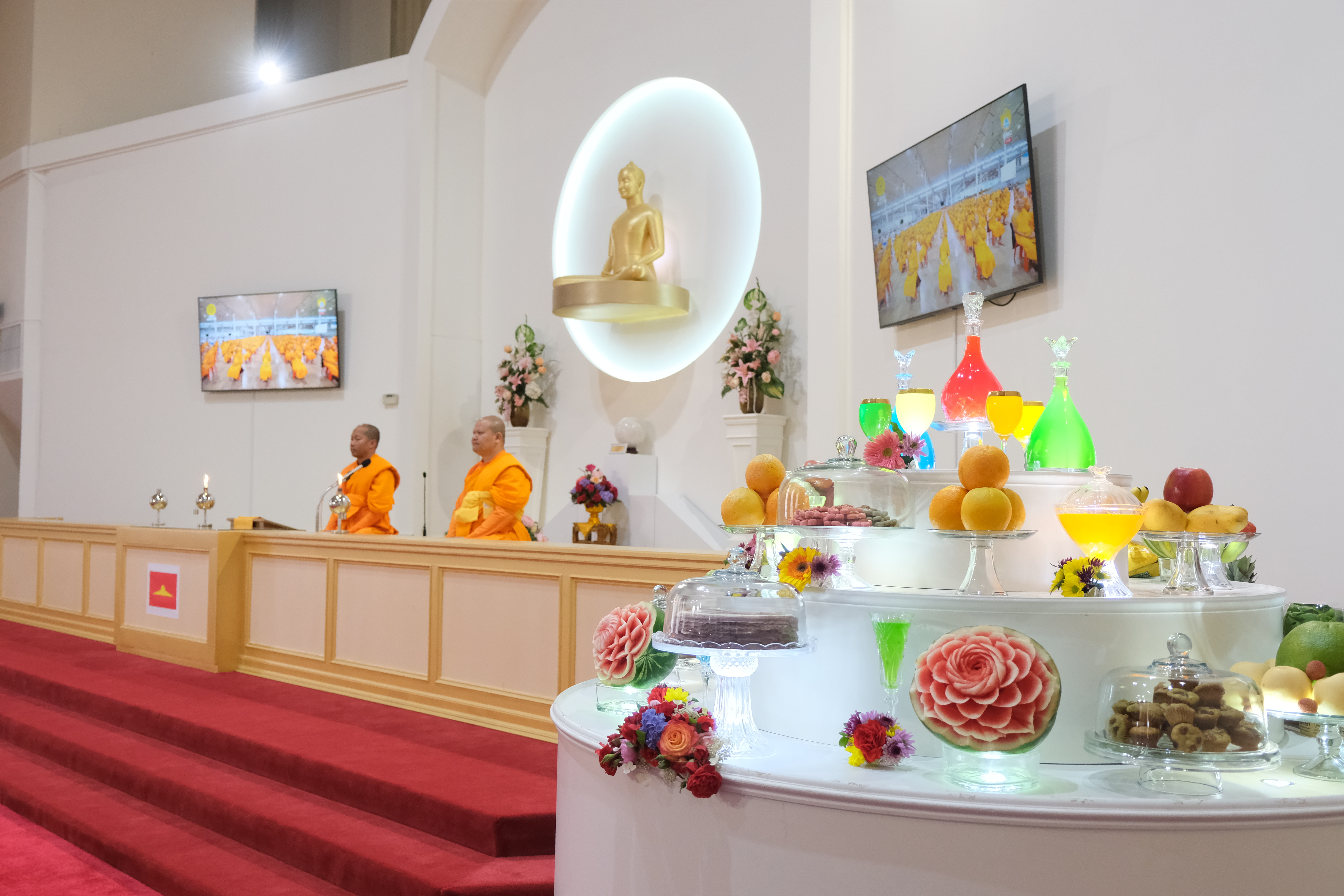 วัดพระธรรมกายออเรกอน จัดงานบุญบูชาข้าวพระ