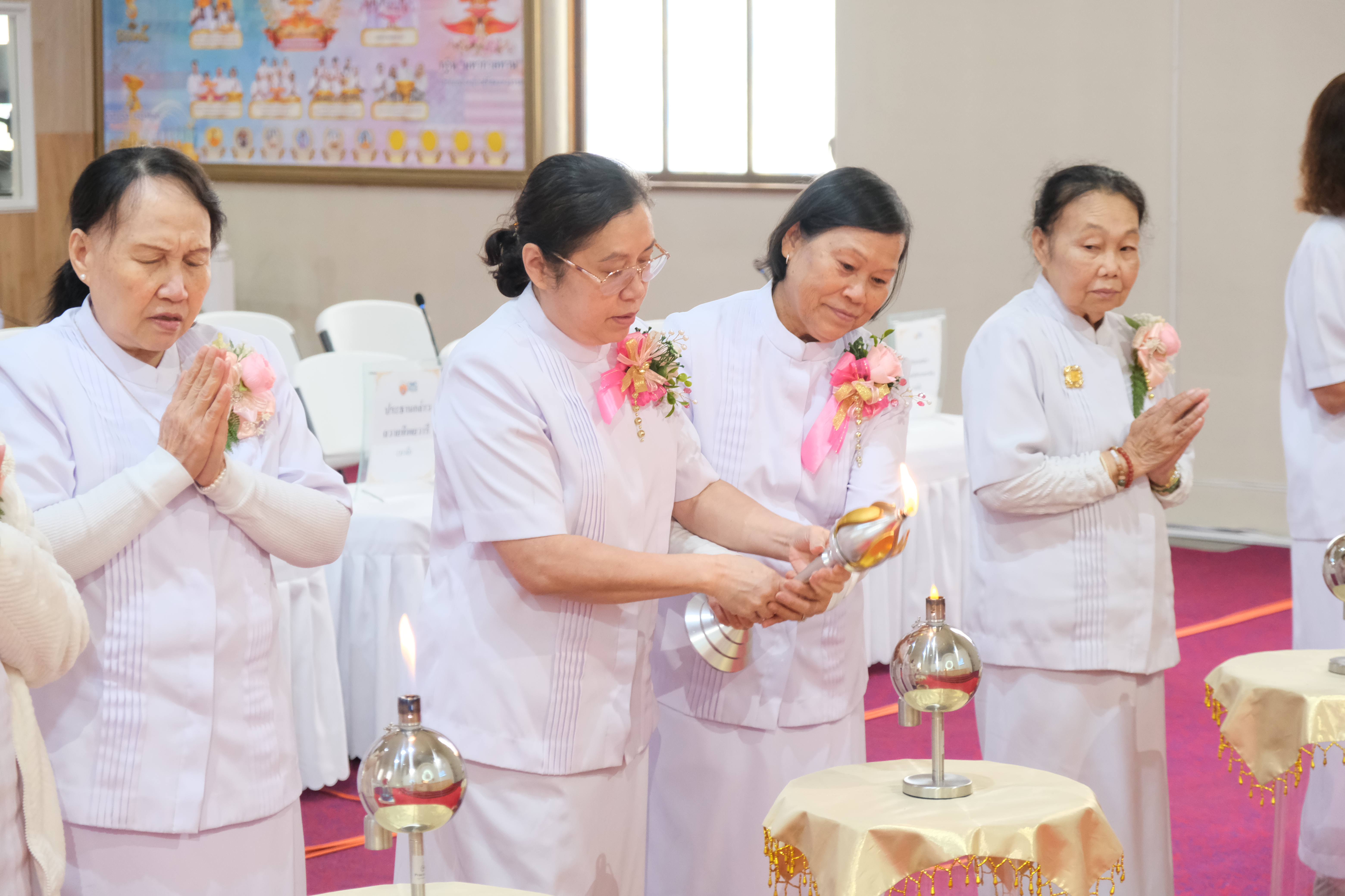 วัดพระธรรมกายออเรกอน จัดงานบุญบูชาข้าวพระ