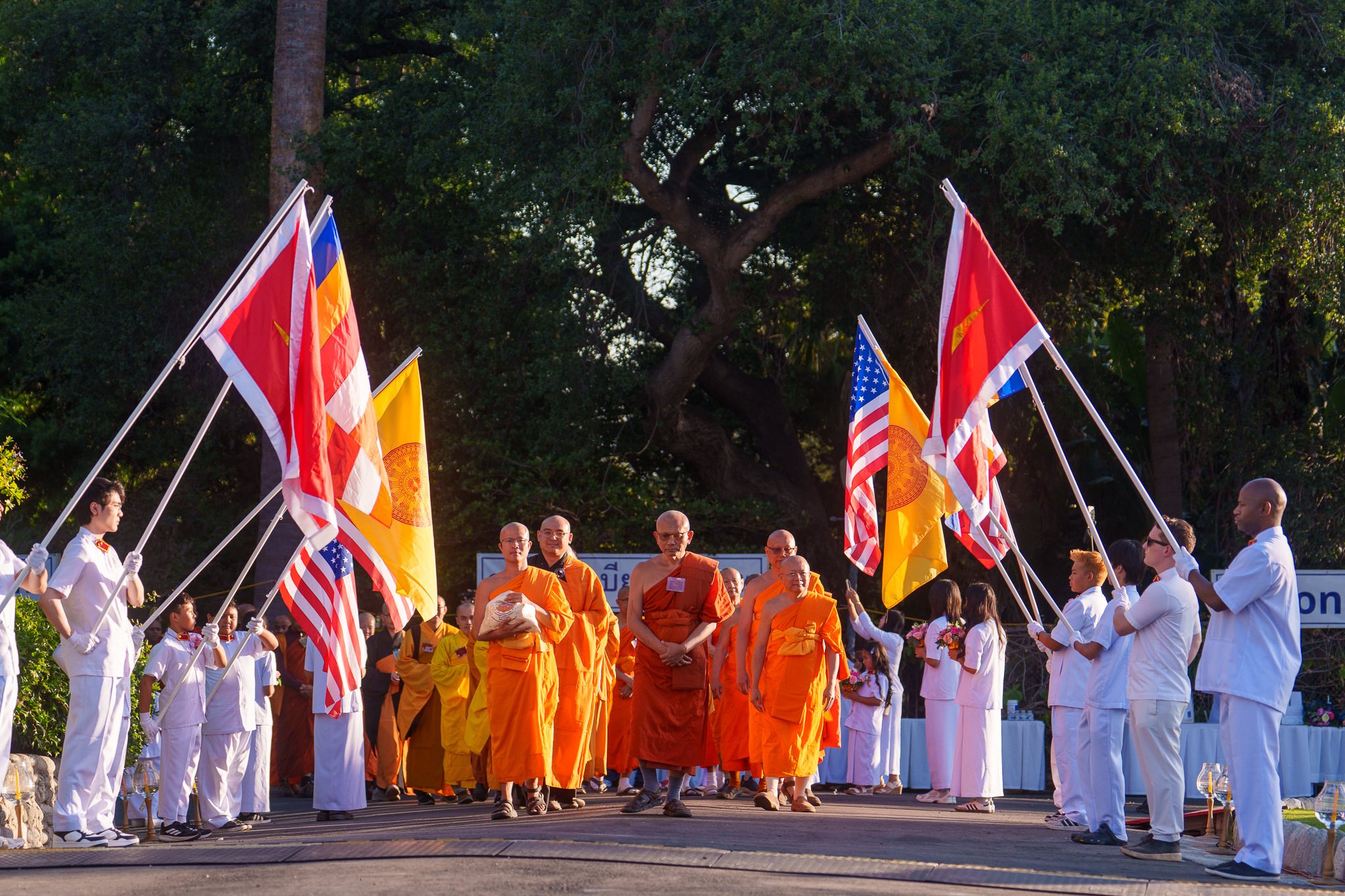 วัดพระธรรมกายแคลิฟอร์เนีย จัดงานวันวิสาขบูชานานาชาติ