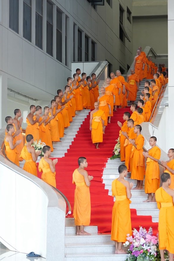 พิธีส่งพระมหาเปรียญธรรม ผู้สอบได้เปรียญธรรม ๙,๖ ประโยค เข้าพิธีทรงตั้งเปรียญธรรม