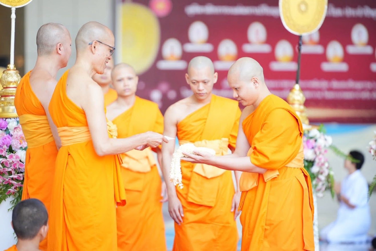 พิธีส่งพระมหาเปรียญธรรม ผู้สอบได้เปรียญธรรม ๙,๖ ประโยค เข้าพิธีทรงตั้งเปรียญธรรม