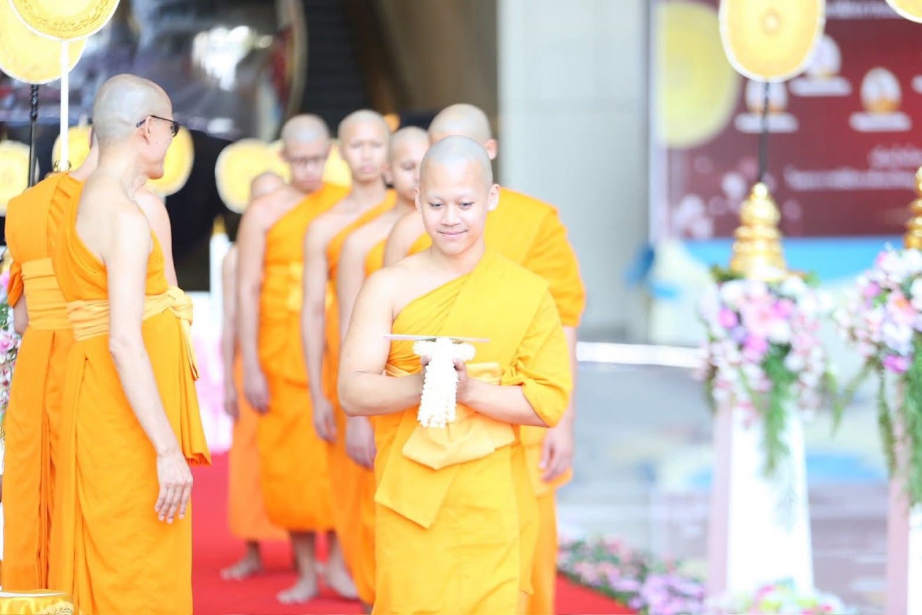 พิธีส่งพระมหาเปรียญธรรม ผู้สอบได้เปรียญธรรม ๙,๖ ประโยค เข้าพิธีทรงตั้งเปรียญธรรม