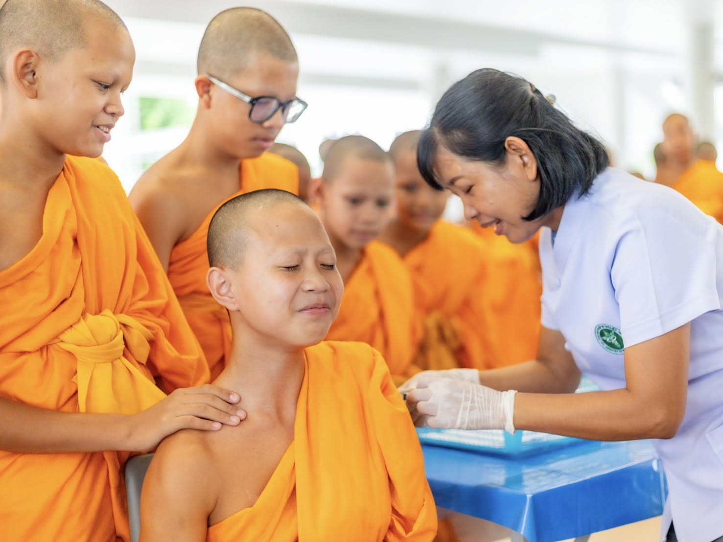 องค์การบริหารส่วนจังหวัดปทุมธานี สนับสนุนวัคซีนไข้หวัดใหญ่ถวายพระภิกษุและสามเณรวัดพระธรรมกาย