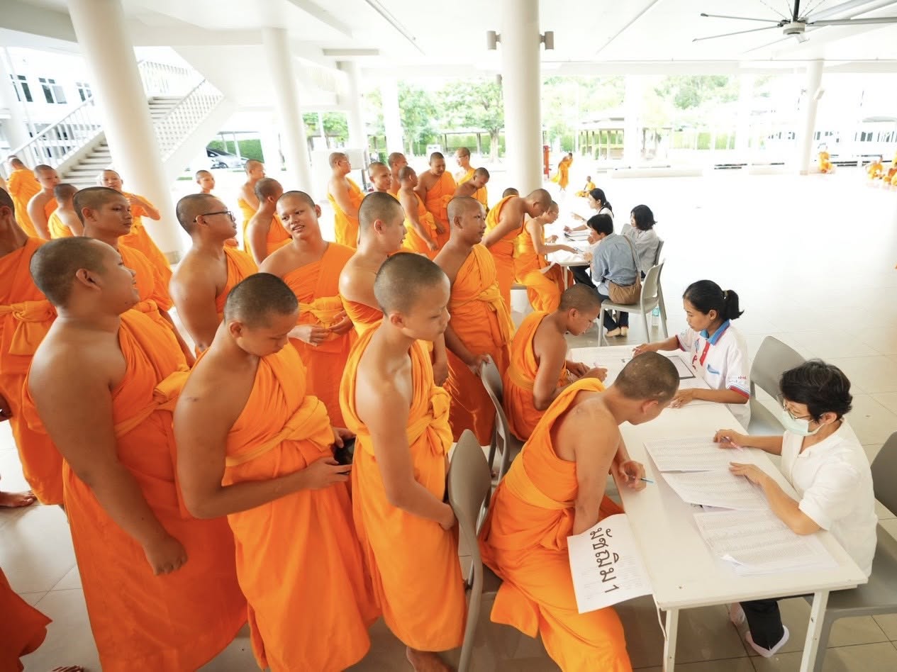 องค์การบริหารส่วนจังหวัดปทุมธานี สนับสนุนวัคซีนไข้หวัดใหญ่ถวายพระภิกษุและสามเณรวัดพระธรรมกาย