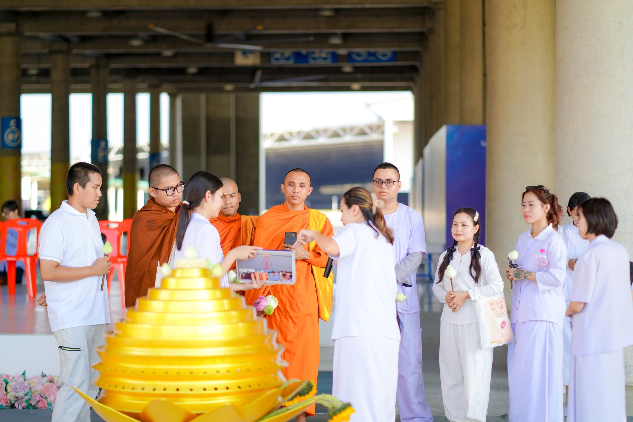 คณะชาวบังกลาเทศ เดินทางมาเยี่ยมชมวัดพระธรรมกายเป็นครั้งแรก