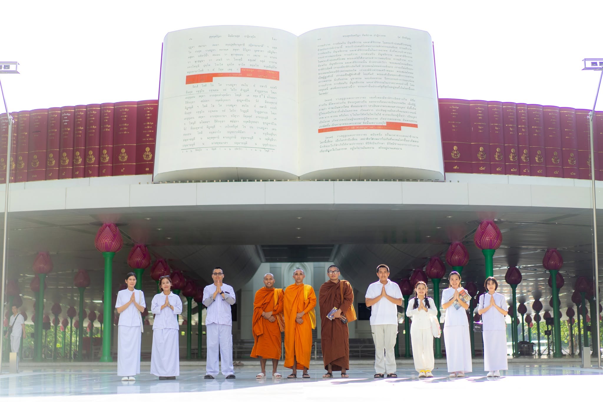 คณะชาวบังกลาเทศ เดินทางมาเยี่ยมชมวัดพระธรรมกายเป็นครั้งแรก