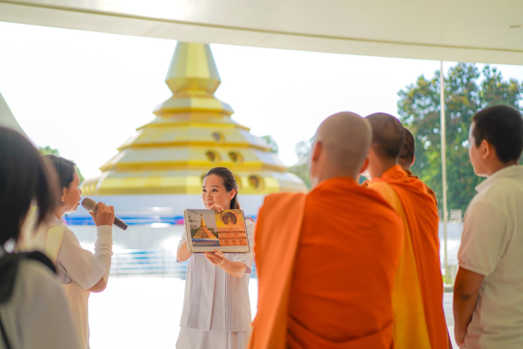 คณะชาวบังกลาเทศ เดินทางมาเยี่ยมชมวัดพระธรรมกายเป็นครั้งแรก