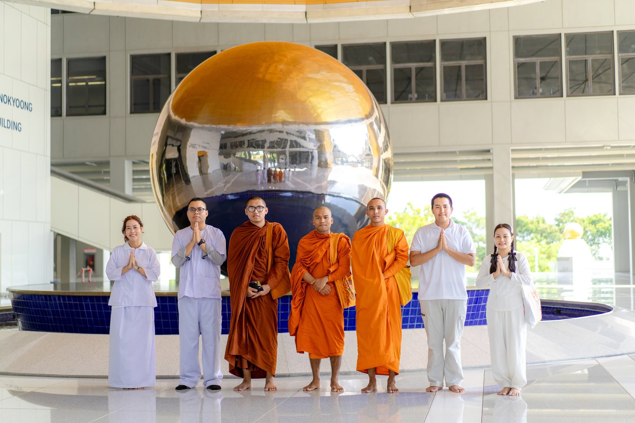 คณะชาวบังกลาเทศ เดินทางมาเยี่ยมชมวัดพระธรรมกายเป็นครั้งแรก