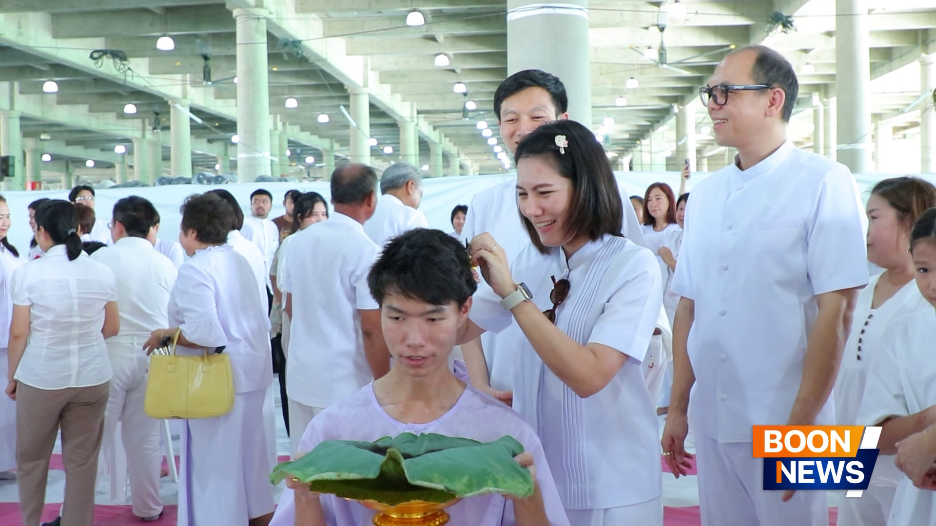 พิธีตัดปอยผมโครงการอุปสมบทหมู่ธรรมทายาท ระดับอุดมศึกษา รุ่นที่ 53 ภาคฤดูฝน