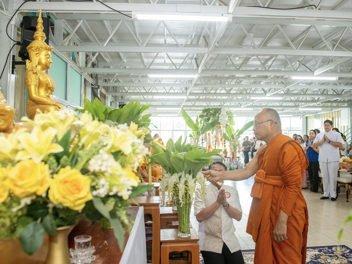 วัดพระธรรมกาย ร่วมทอดผ้าป่าเพื่อการศึกษาศูนย์การศึกษาพระปริยัติธรรม สำนักเรียนวัดโมลีโลกยาราม