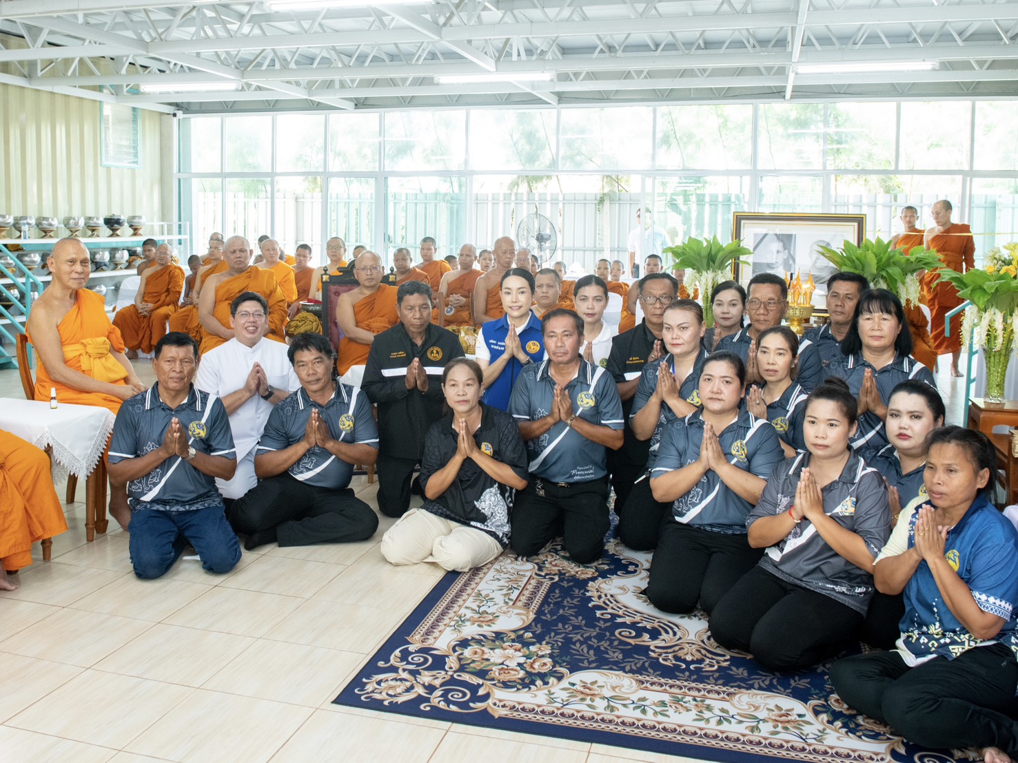 วัดพระธรรมกาย ร่วมทอดผ้าป่าเพื่อการศึกษาศูนย์การศึกษาพระปริยัติธรรม สำนักเรียนวัดโมลีโลกยาราม
