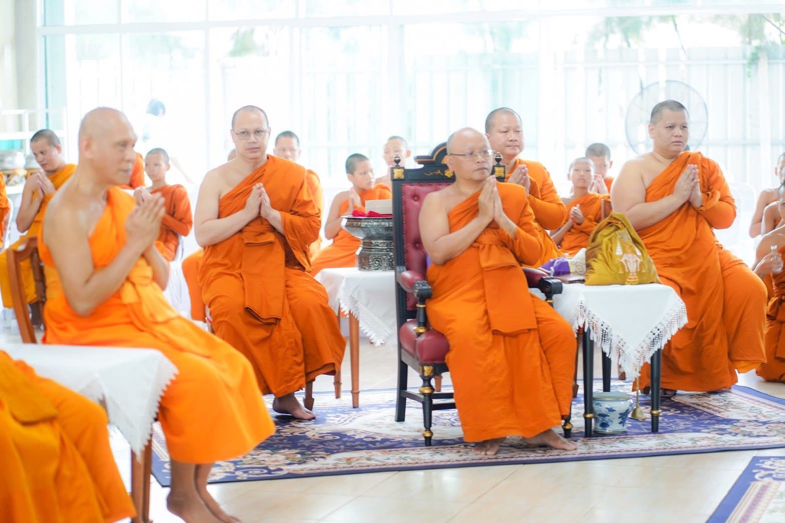 วัดพระธรรมกาย ร่วมทอดผ้าป่าเพื่อการศึกษาศูนย์การศึกษาพระปริยัติธรรม สำนักเรียนวัดโมลีโลกยาราม