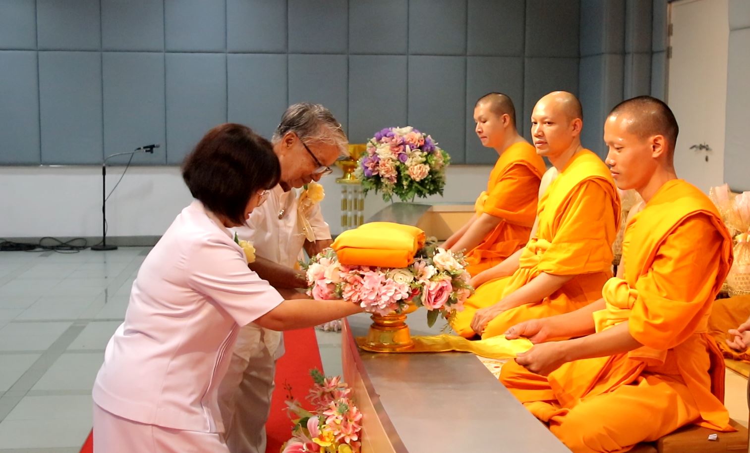 ศูนย์ปฏิบัติธรรมแก้วเมืองพล จัดพิธีทอดผ้าป่าสถาปนาเพื่อสร้างกุฏิที่พักสงฆ์ และอาคารอบรมธรรมทายาท