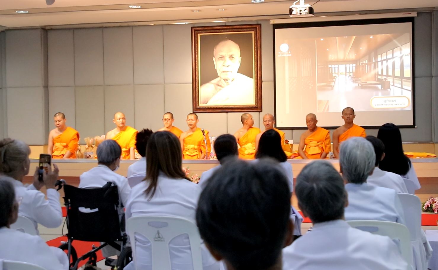 ศูนย์ปฏิบัติธรรมแก้วเมืองพล จัดพิธีทอดผ้าป่าสถาปนาเพื่อสร้างกุฏิที่พักสงฆ์ และอาคารอบรมธรรมทายาท