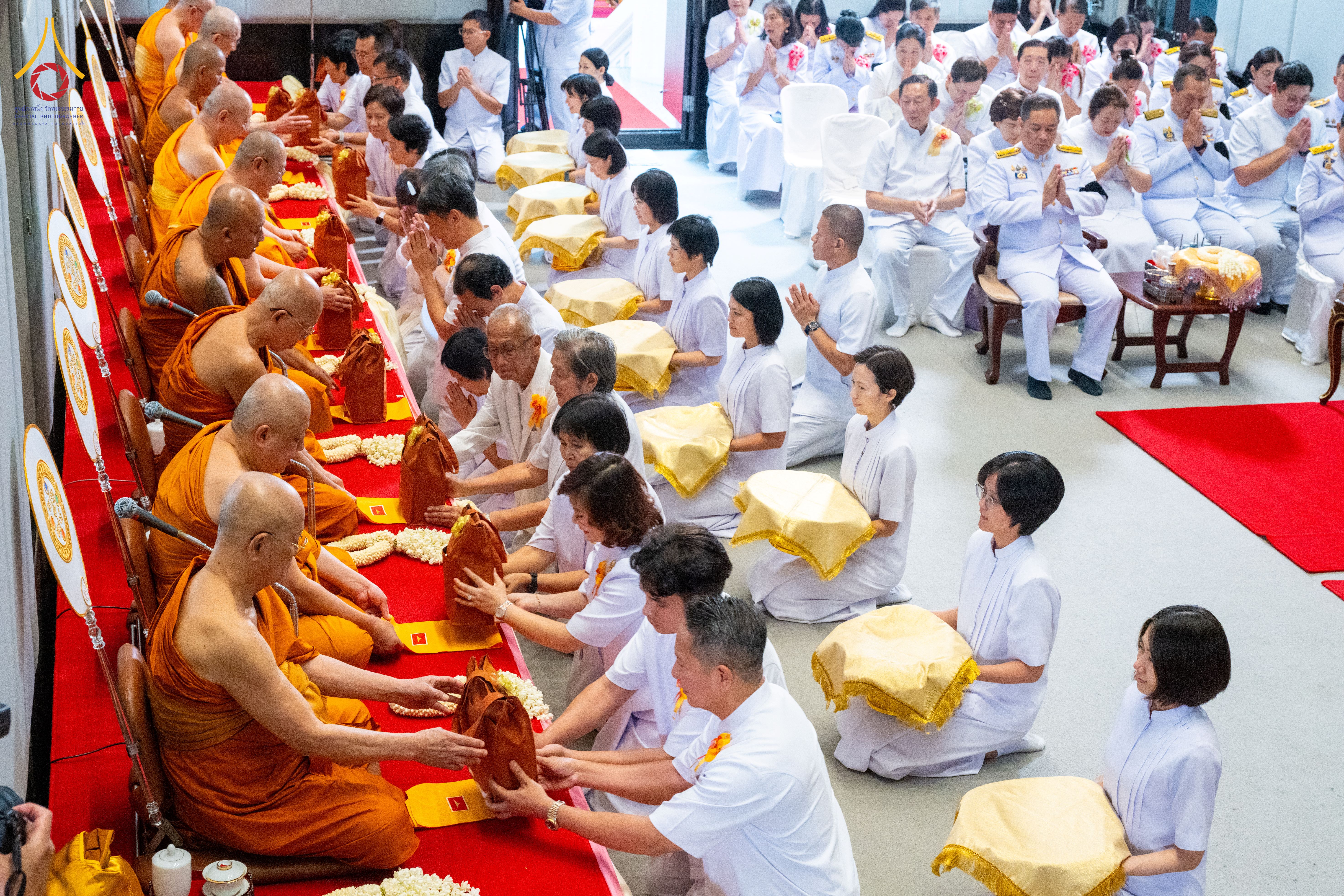 วัดพระธรรมกาย จัดพิธีต้อนรับสัญญาบัตร พัดยศ และผ้าไตรพระราชทาน พร้อมทั้งพิธีถวายมุทิตาพระราชภาวนาวชิรวิเทศ
