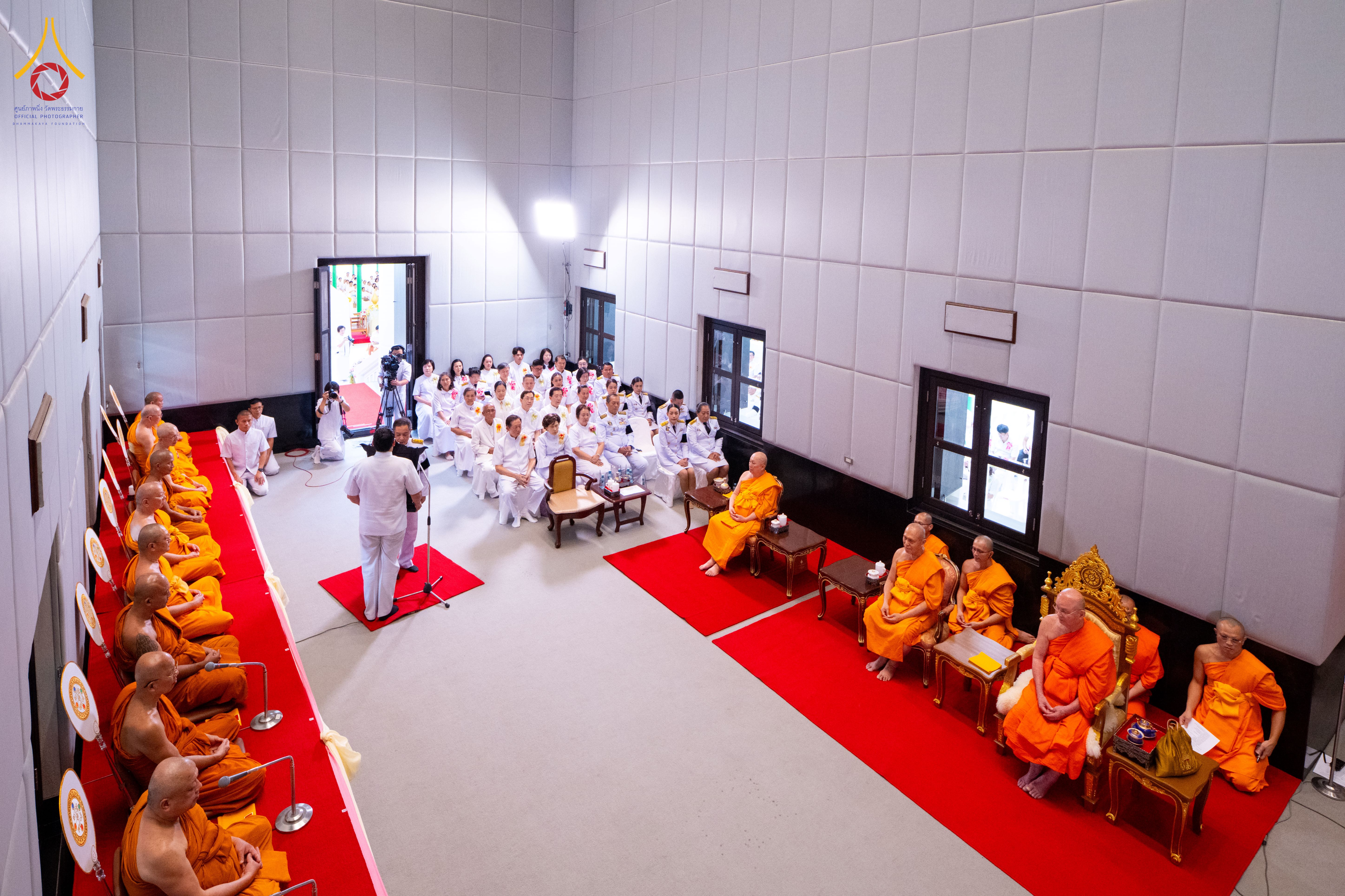วัดพระธรรมกาย จัดพิธีต้อนรับสัญญาบัตร พัดยศ และผ้าไตรพระราชทาน พร้อมทั้งพิธีถวายมุทิตาพระราชภาวนาวชิรวิเทศ