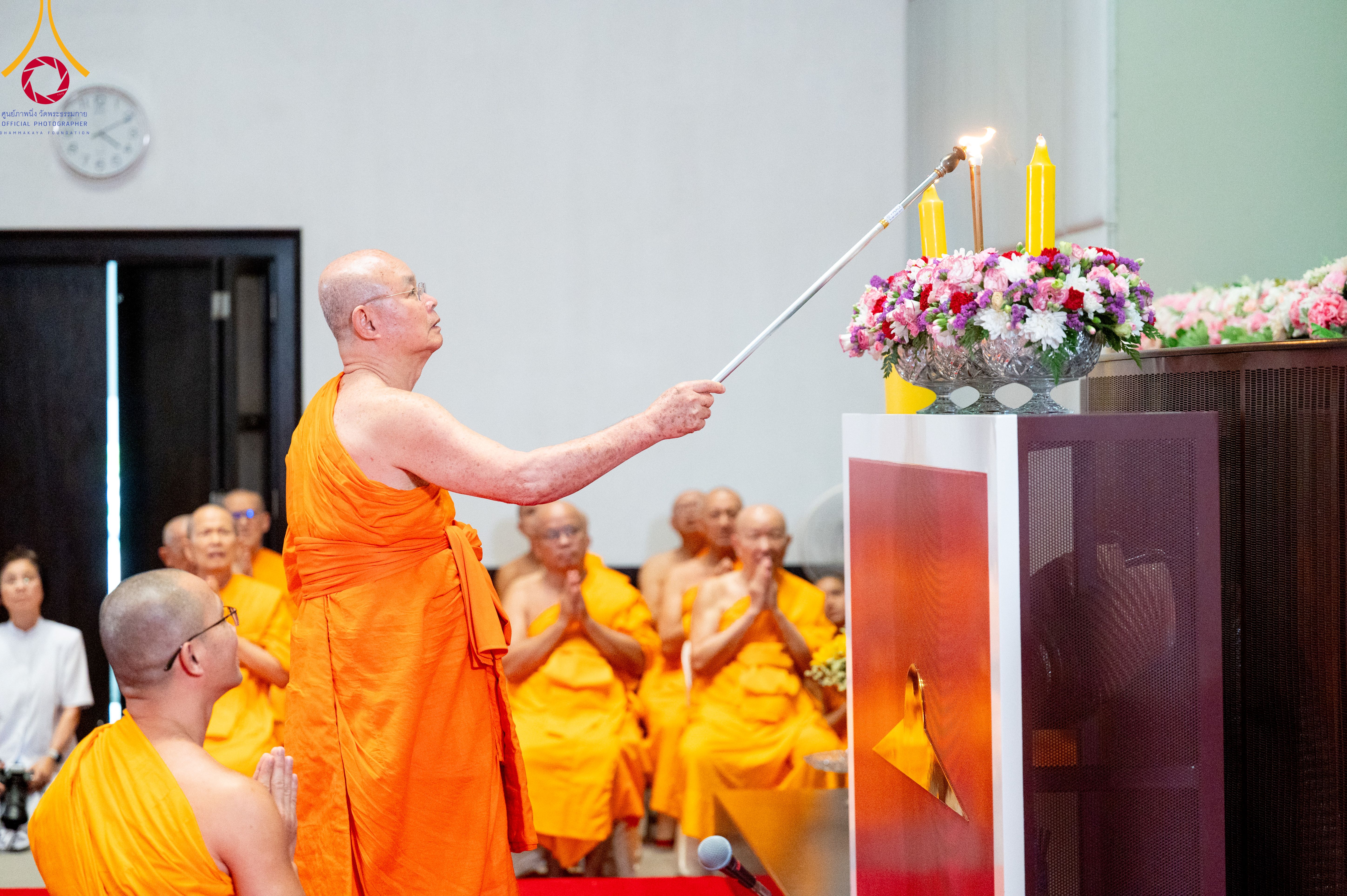 วัดพระธรรมกาย จัดพิธีต้อนรับสัญญาบัตร พัดยศ และผ้าไตรพระราชทาน พร้อมทั้งพิธีถวายมุทิตาพระราชภาวนาวชิรวิเทศ