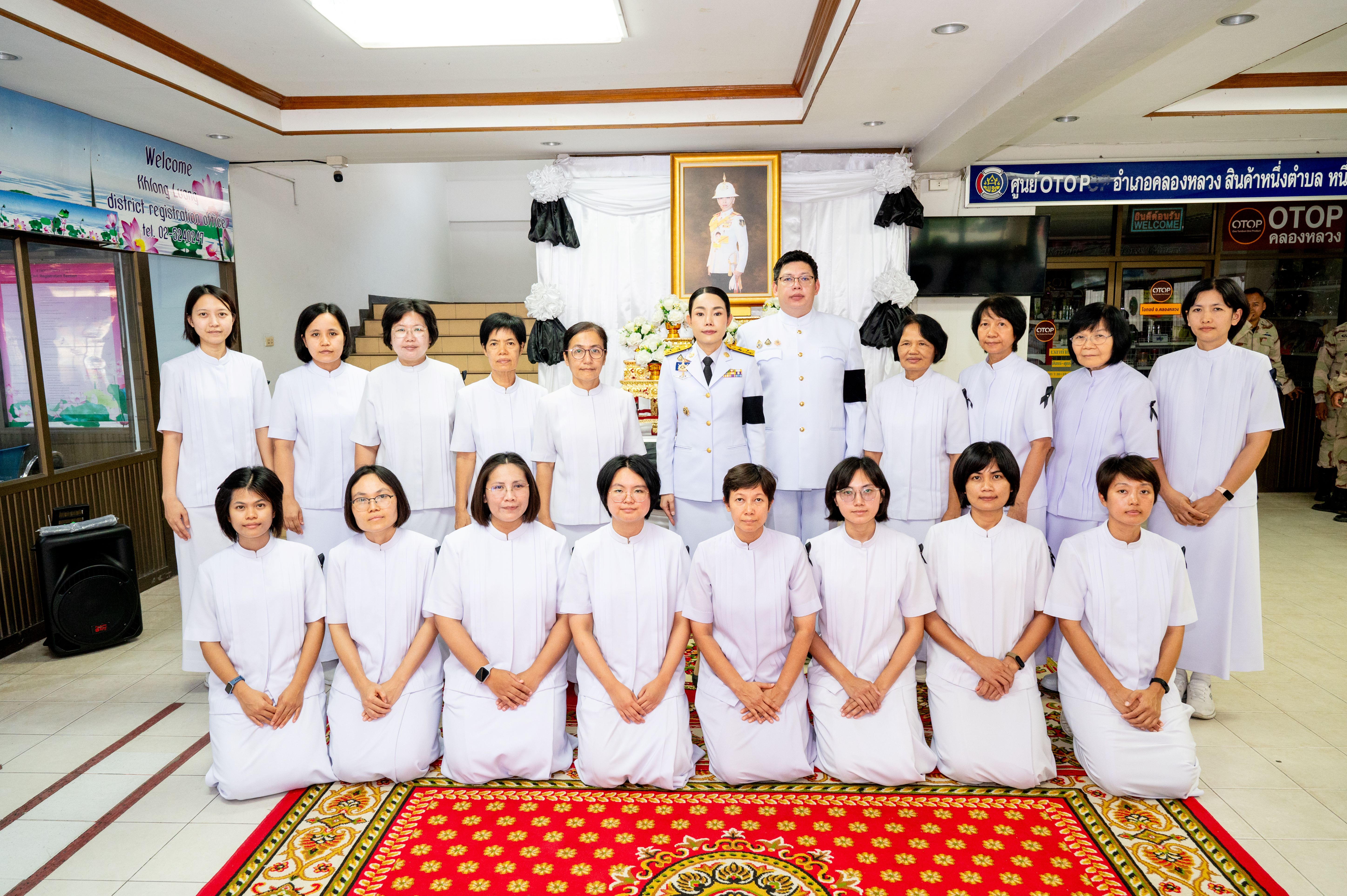 อุบาสก อุบาสิกา คณะศิษย์วัดพระธรรมกาย ร่วมกับพสกนิกรอำเภอคลองหลวง ถวายน้ำสรงพระศพ เจ้าฟ้าพัชรกิติยาภาฯ