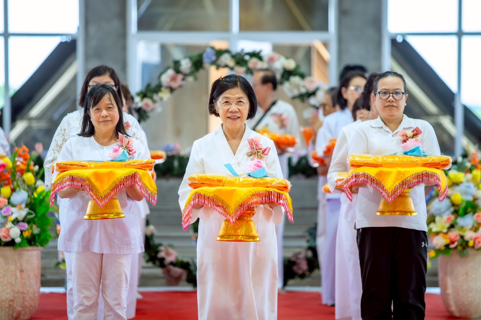 ศูนย์ปฏิบัติธรรมสมุทรปราการ จัดพิธีทอดผ้าป่าสามัคคีถวายจอภาพ LED