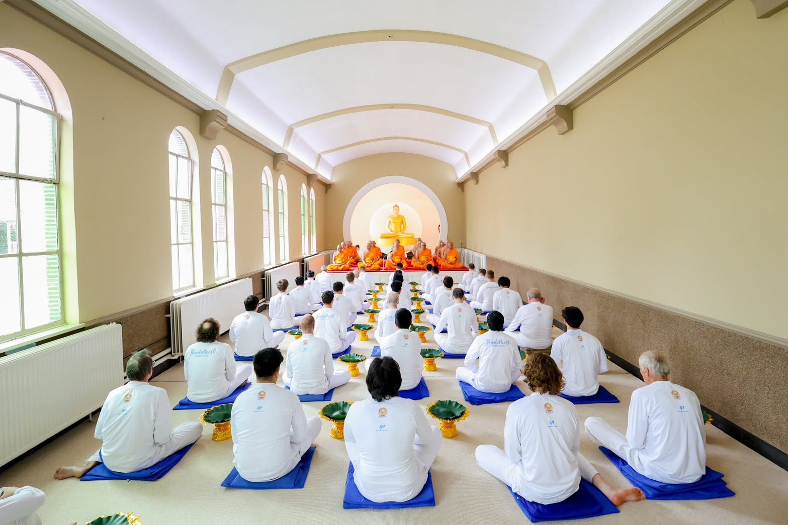 วัดพระธรรมกายเบลเยียม จัดพิธีตัดปอยผมนาคธรรมทายาท ภาคพื้นยุโรป รุ่นที่ 11