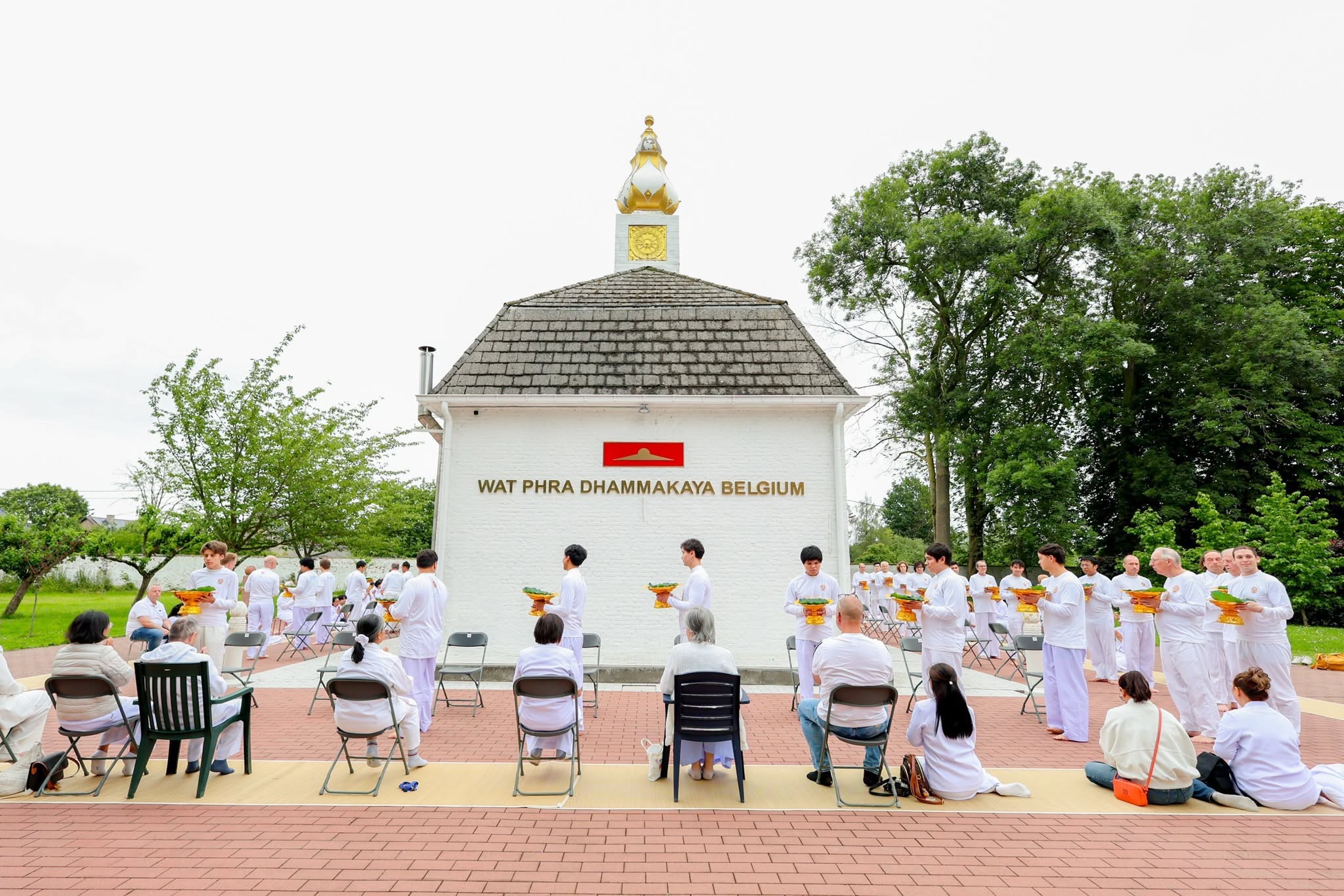 วัดพระธรรมกายเบลเยียม จัดพิธีตัดปอยผมนาคธรรมทายาท ภาคพื้นยุโรป รุ่นที่ 11