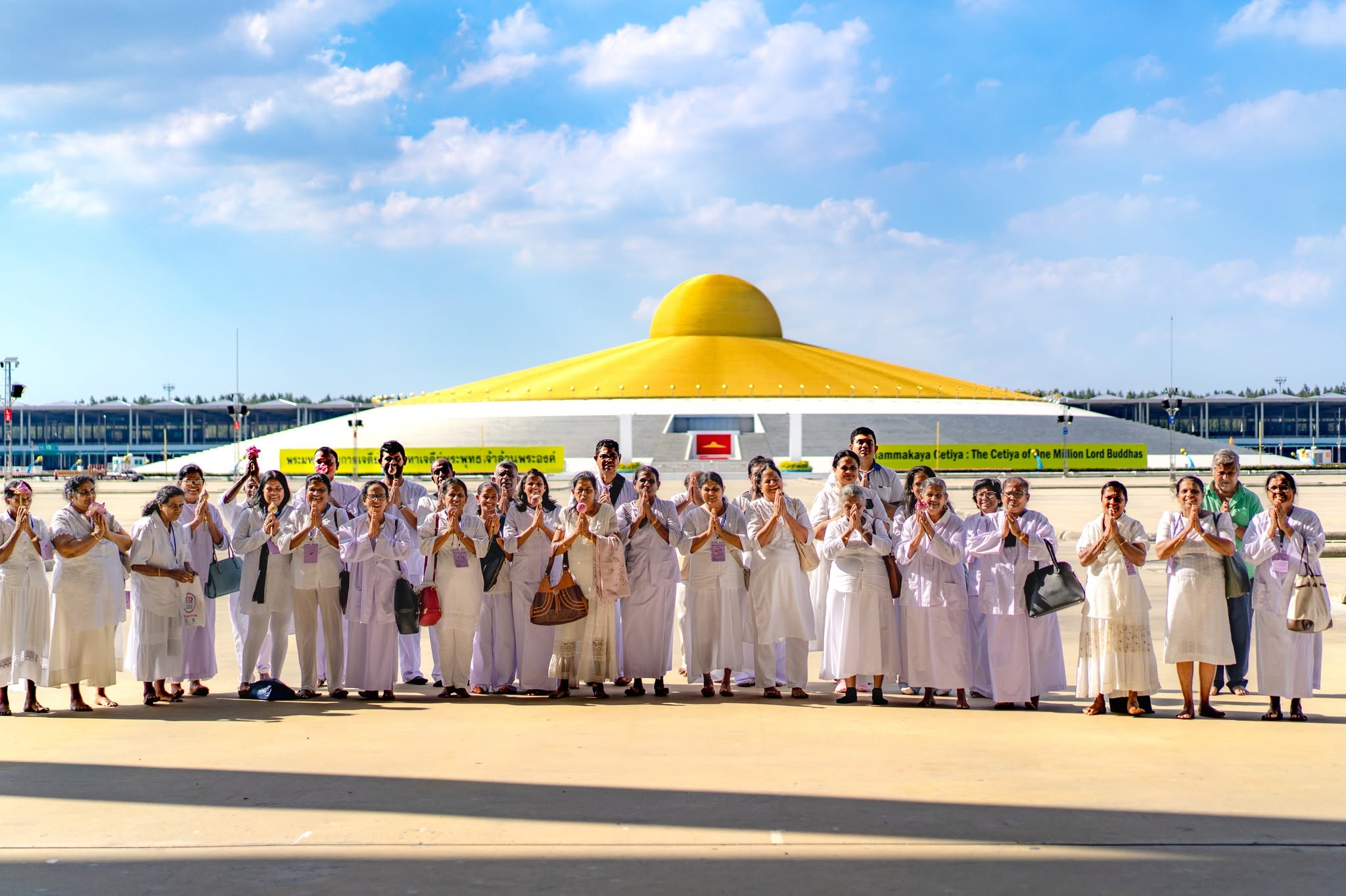คณะชาวศรีลังกา เดินทางมาเยี่ยมชมวัดพระธรรมกาย