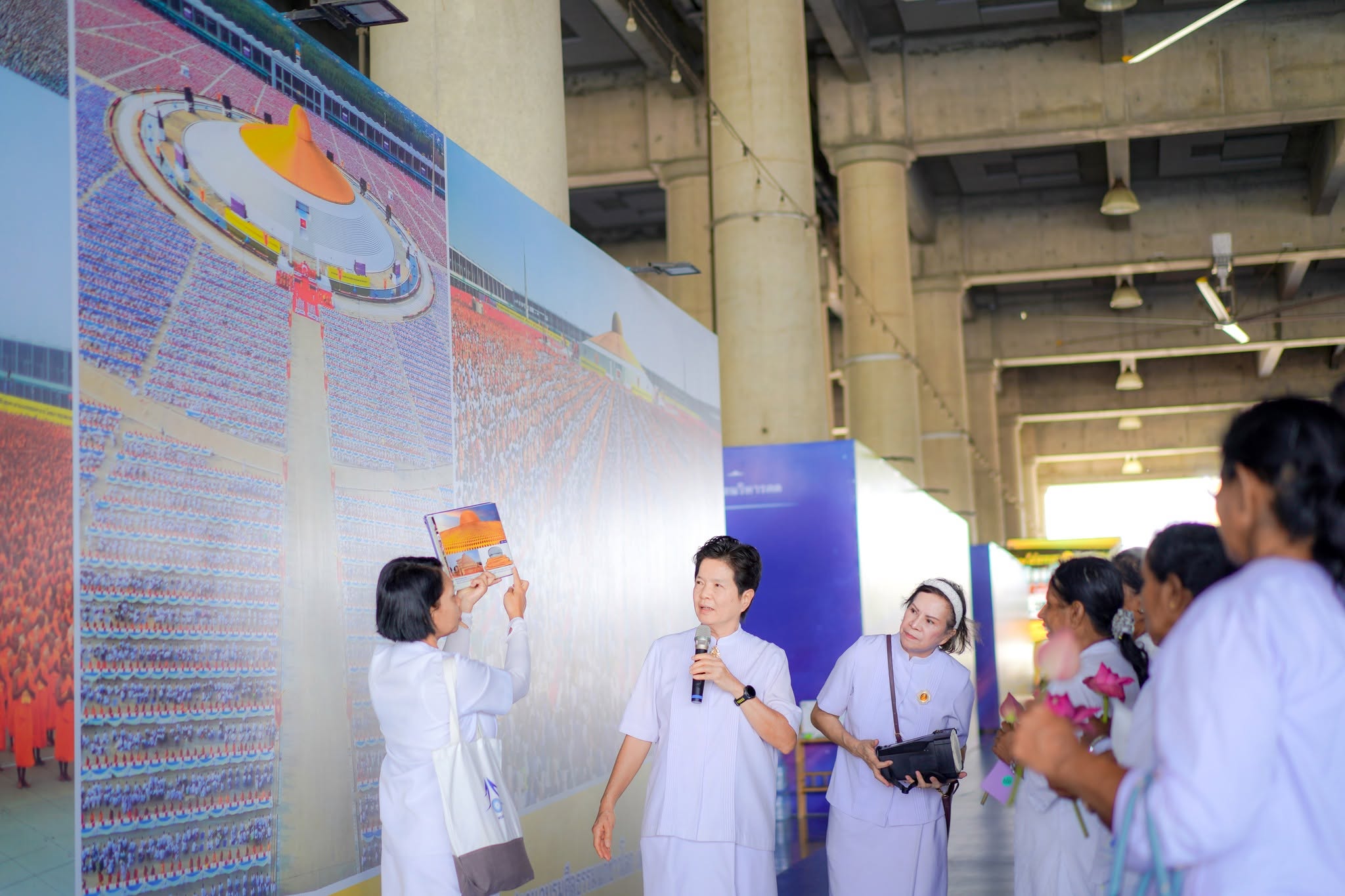 คณะชาวศรีลังกา เดินทางมาเยี่ยมชมวัดพระธรรมกาย