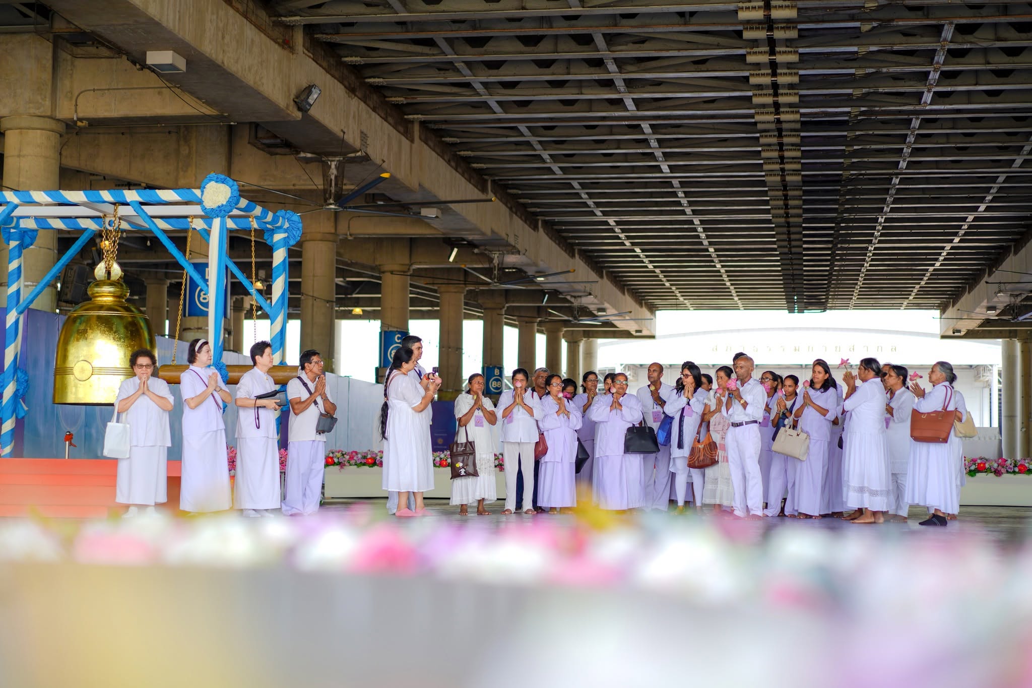 คณะชาวศรีลังกา เดินทางมาเยี่ยมชมวัดพระธรรมกาย