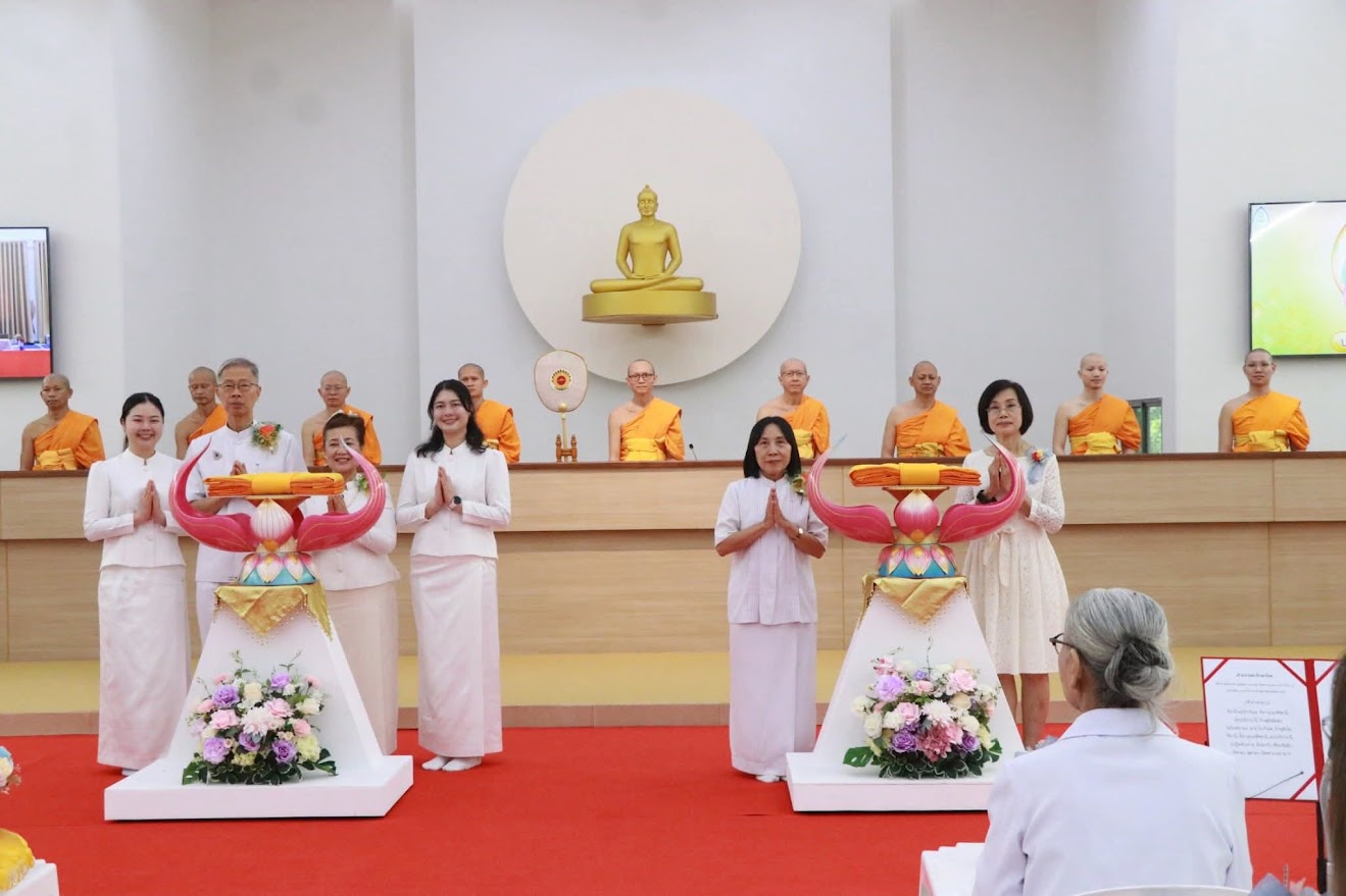 ศูนย์ปฏิบัติธรรมน้ำใสใจสว่าง จัดพิธีทอดผ้าป่าสร้างโรงครัวและหอฉันคุณยายอาจารย์ฯ
