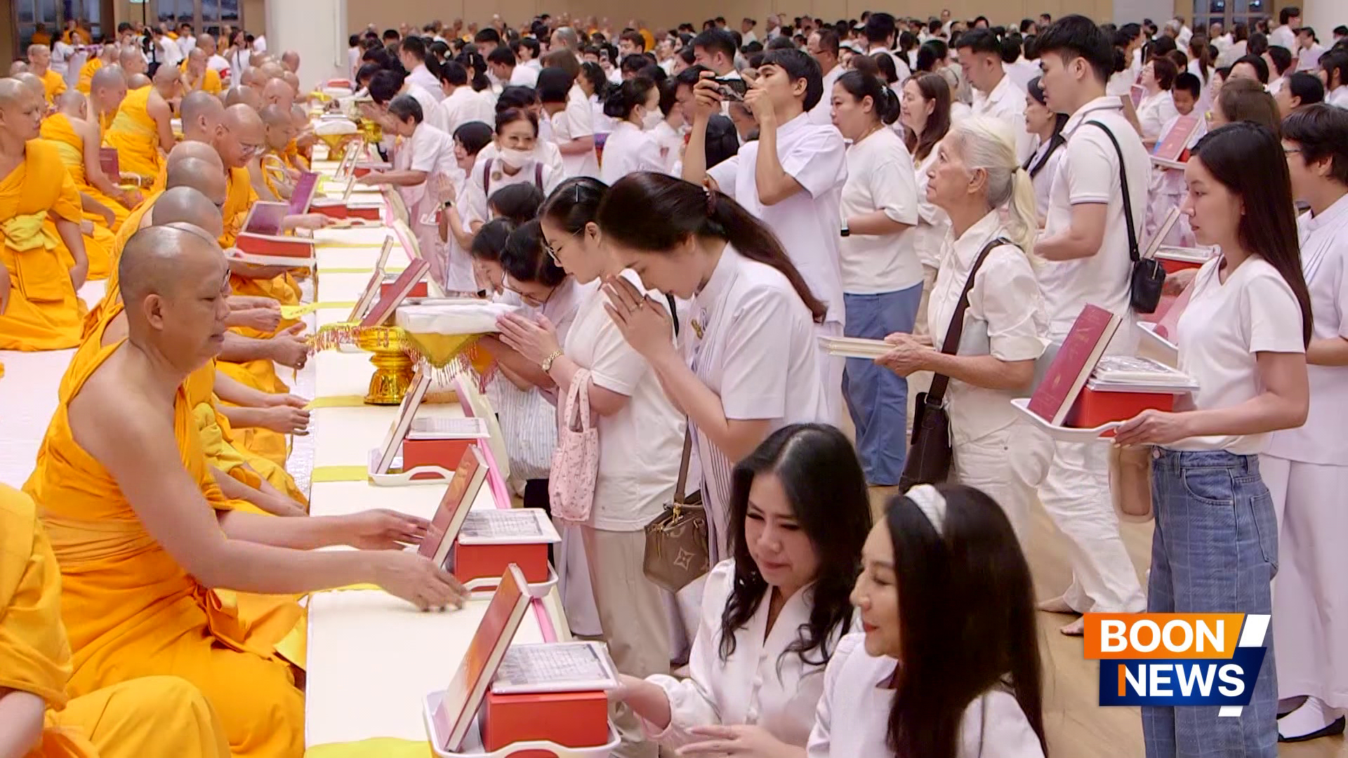 วัดพระธรรมกาย จัดพิธีถวายพระไตรปิฎกฉบับธรรมชัย และอนุรักษ์คัมภีร์ใบลาน