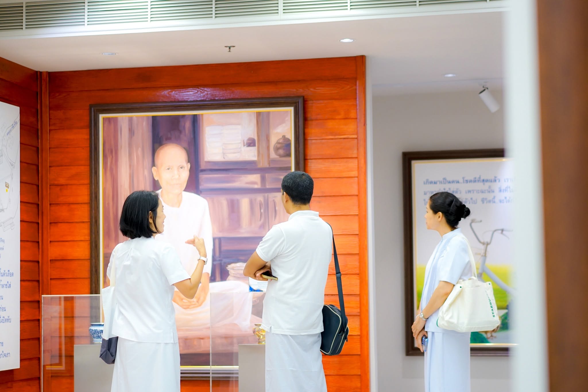 นักธุรกิจชาวศรีลังกา เดินทางมาเยี่ยมวัดพระธรรมกาย