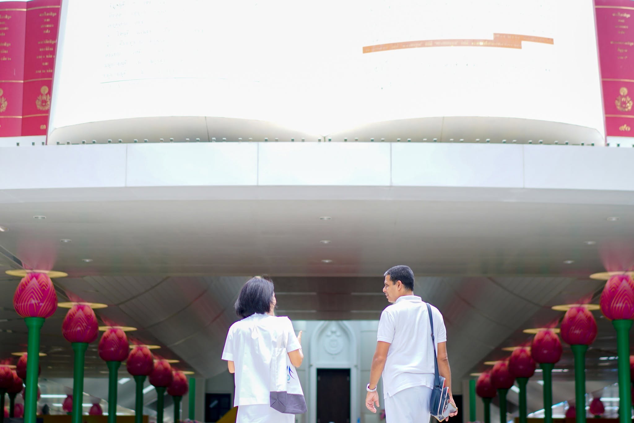 นักธุรกิจชาวศรีลังกา เดินทางมาเยี่ยมวัดพระธรรมกาย