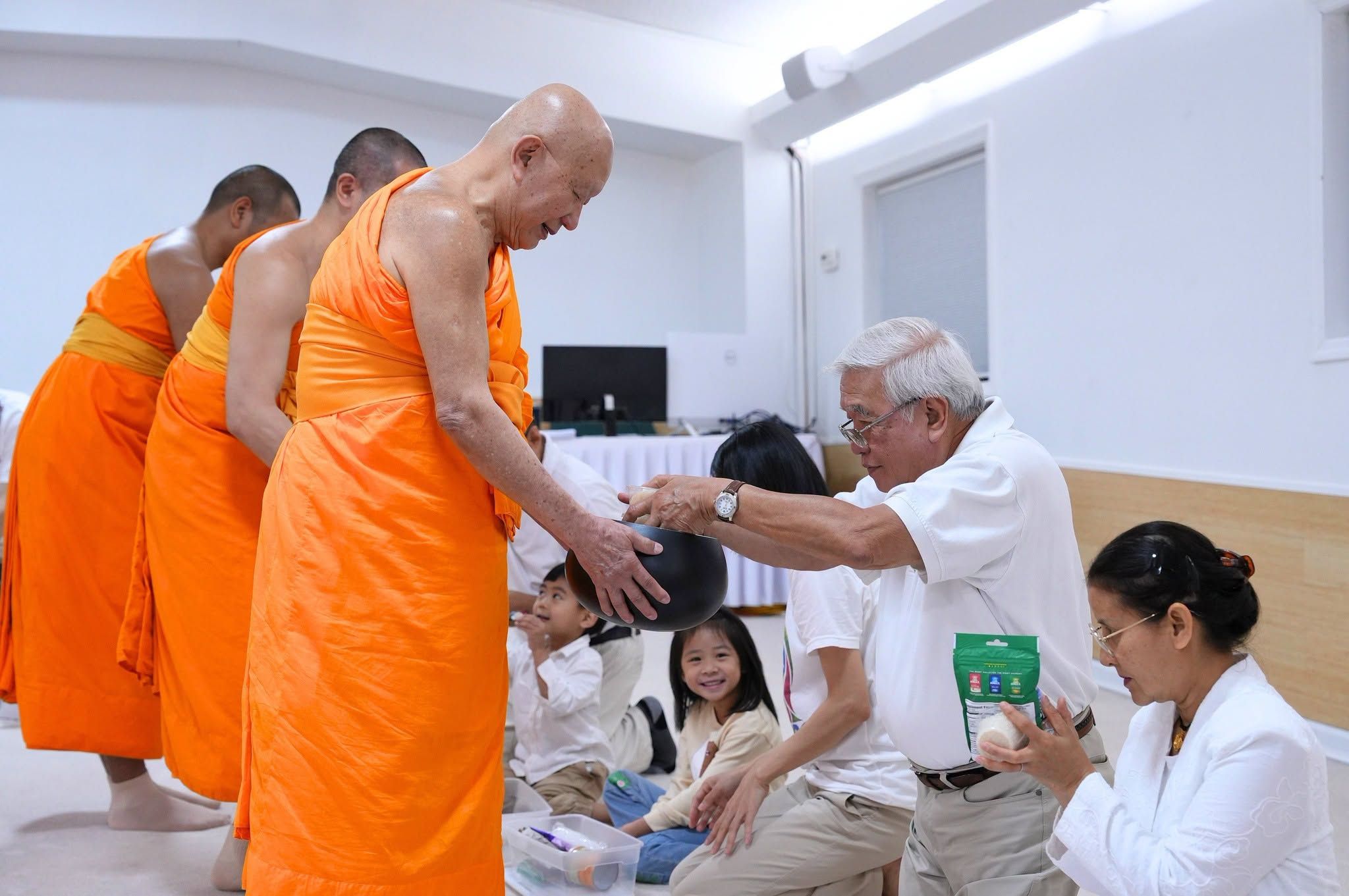 วัดพระธรรมกายจอร์เจีย จัดงานบุญวันอาทิตย์