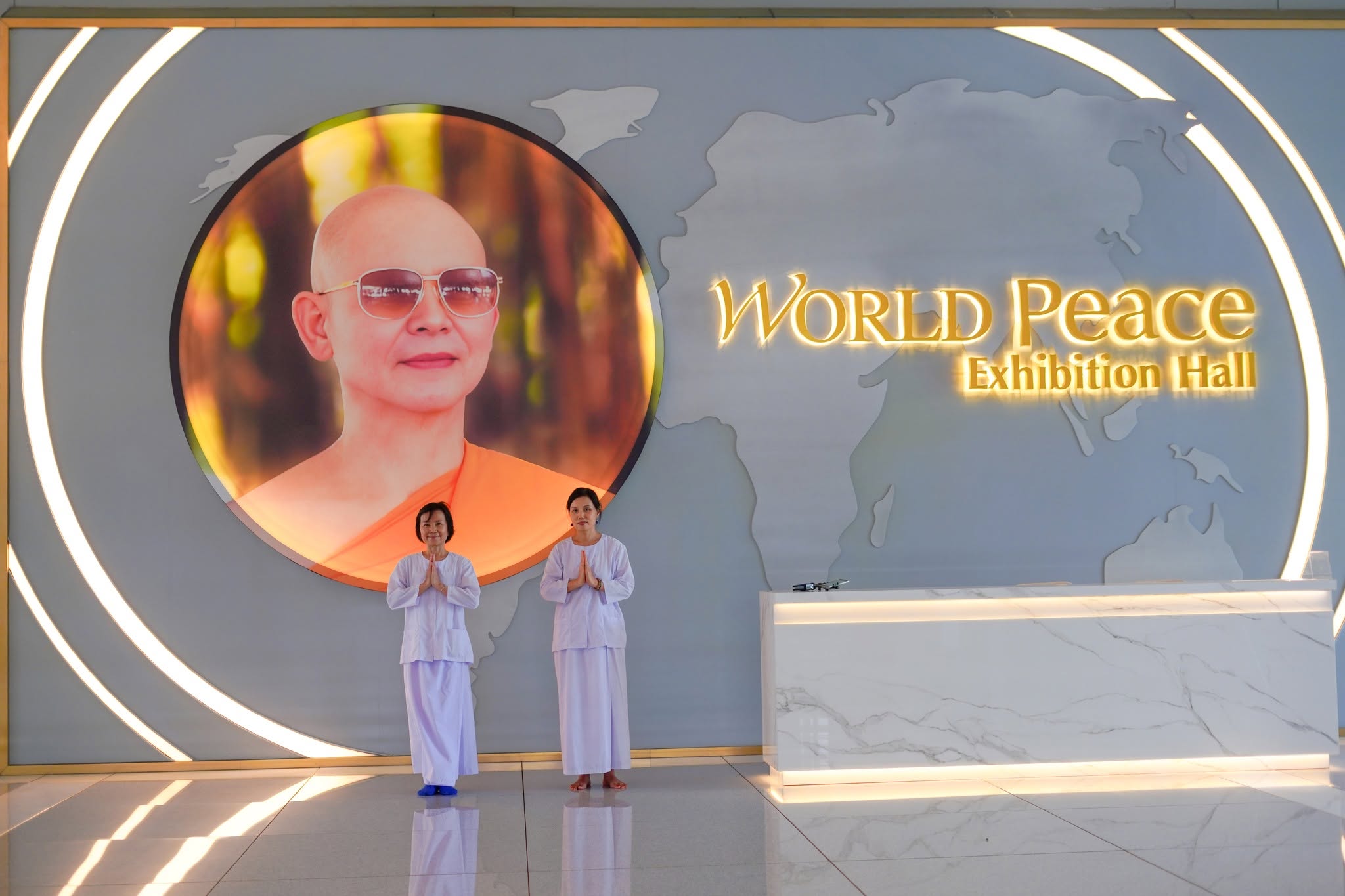 ชาวฮ่องกง เดินทางมาเยี่ยมชมวัดพระธรรมกาย