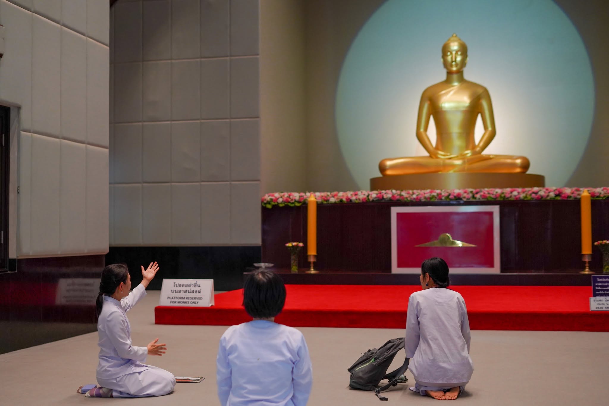 ชาวฮ่องกง เดินทางมาเยี่ยมชมวัดพระธรรมกาย