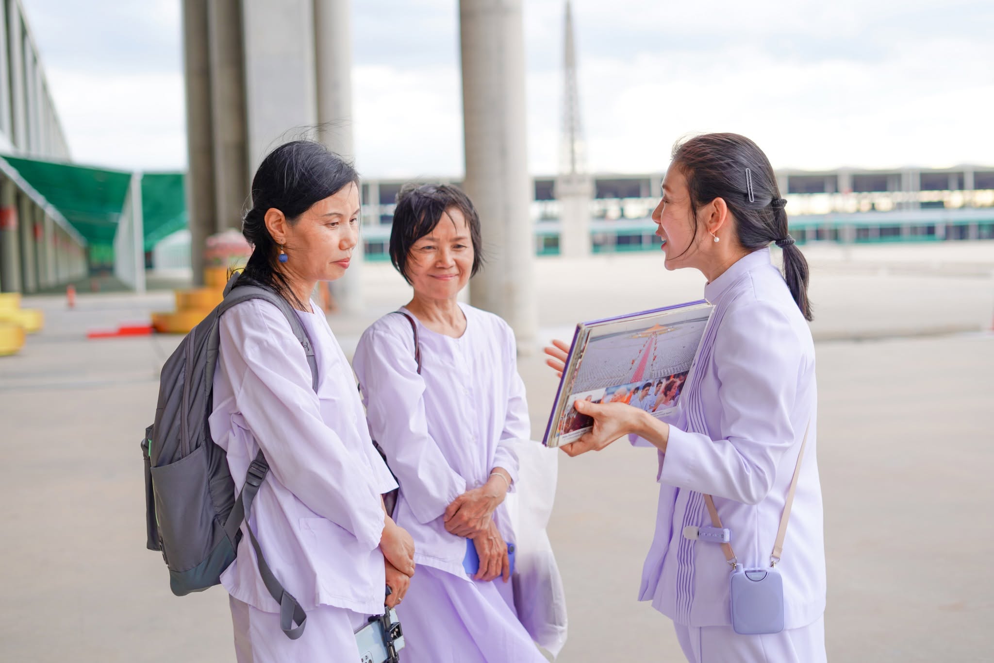 ชาวฮ่องกง เดินทางมาเยี่ยมชมวัดพระธรรมกาย