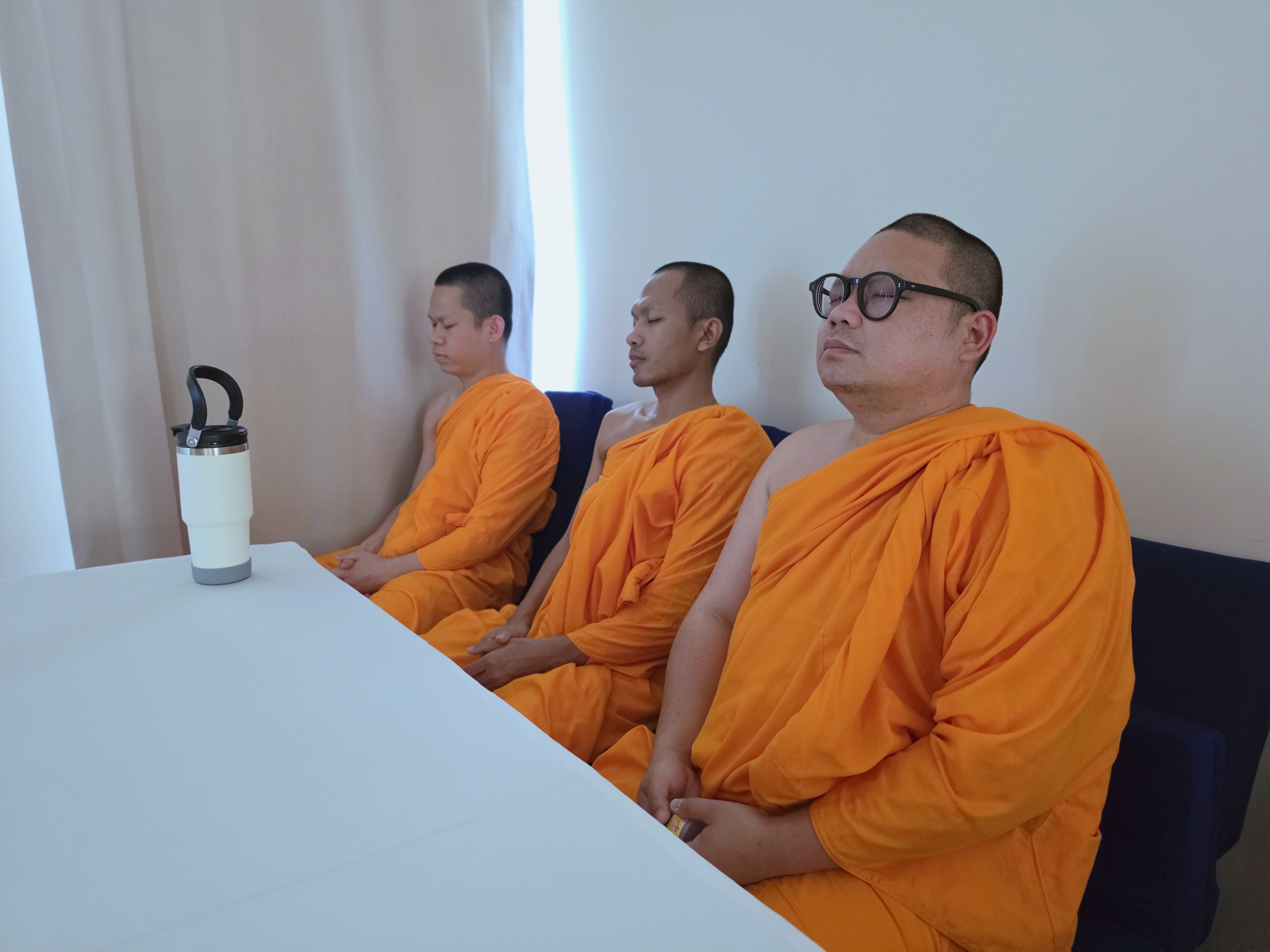 วัดพระธรรมกายปาล์มบีช จัดคลาสสมาธิแก่ชาวท้องถิ่น