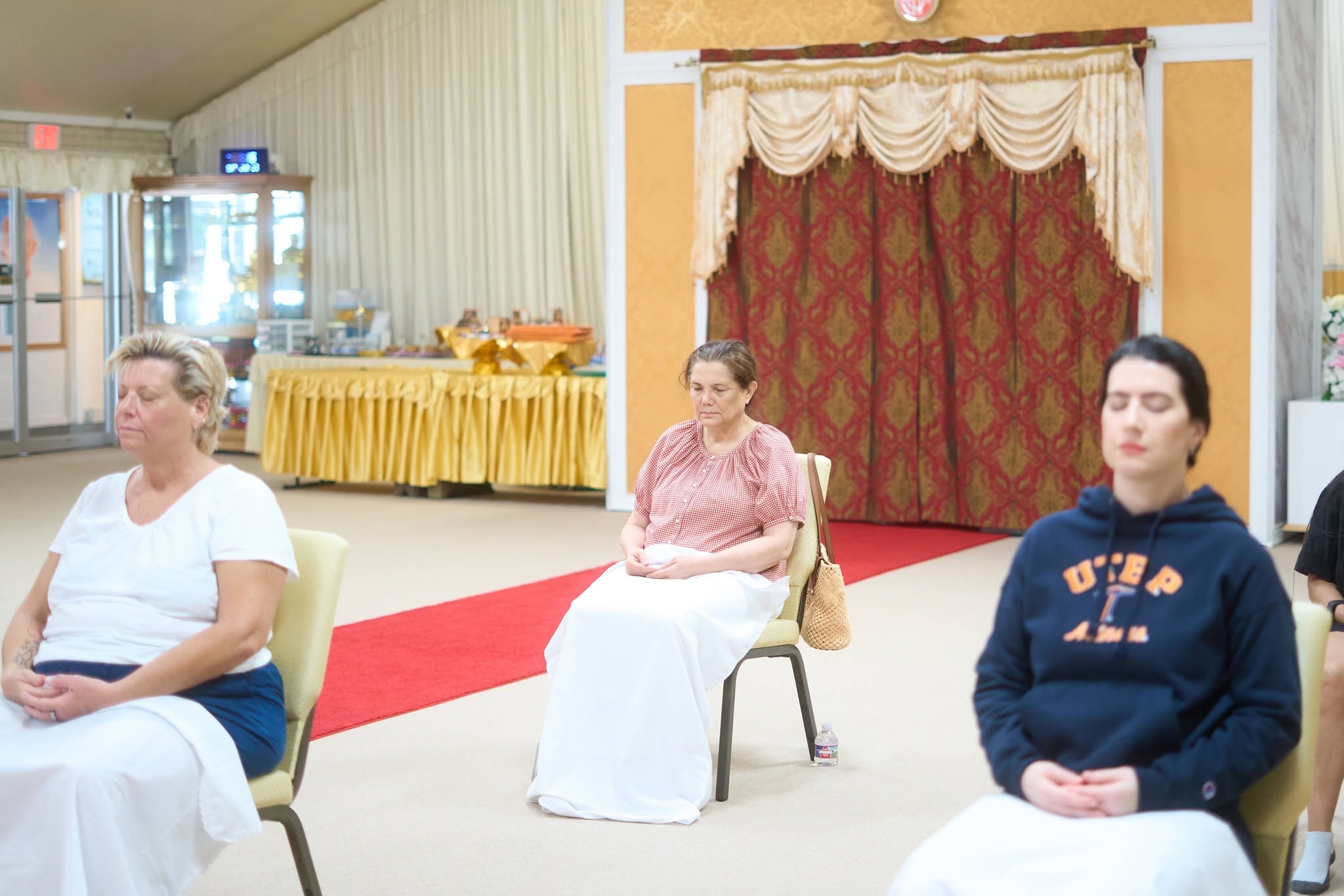 คลาสพระพุทธศาสนาและคลาสสมาธิ ณ วัดพระธรรมกายเท็กซัส