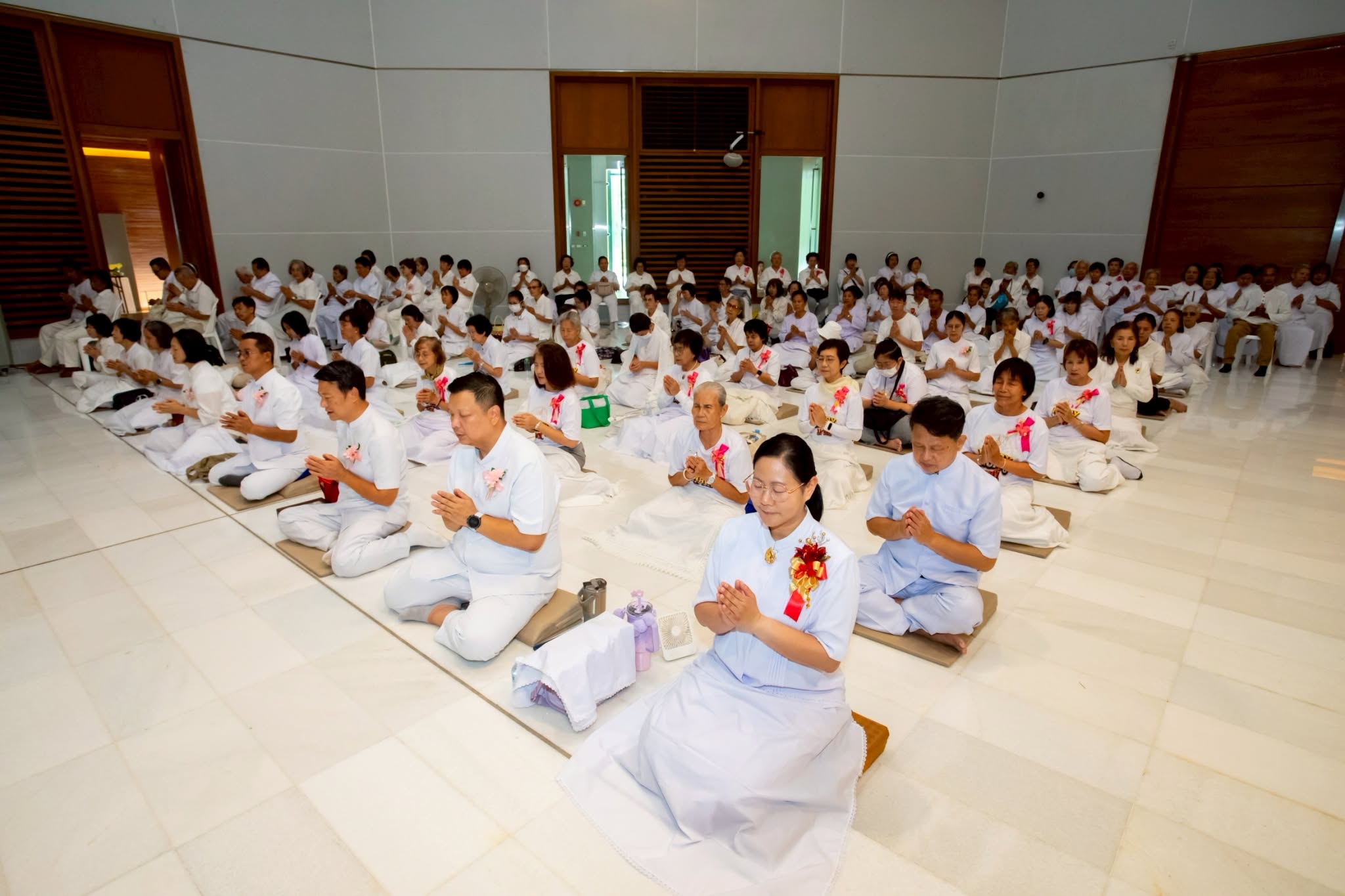 ศูนย์ปฏิบัติธรรมพระมงคลเทพมุนี จัดพิธีสักการะพระมงคลเทพมุนี (สด จนฺทสโร) และพิธีทอดผ้าป่าสถาปนาองค์พระเจดีย์ เพื่อสร้างสันติภาพโลก