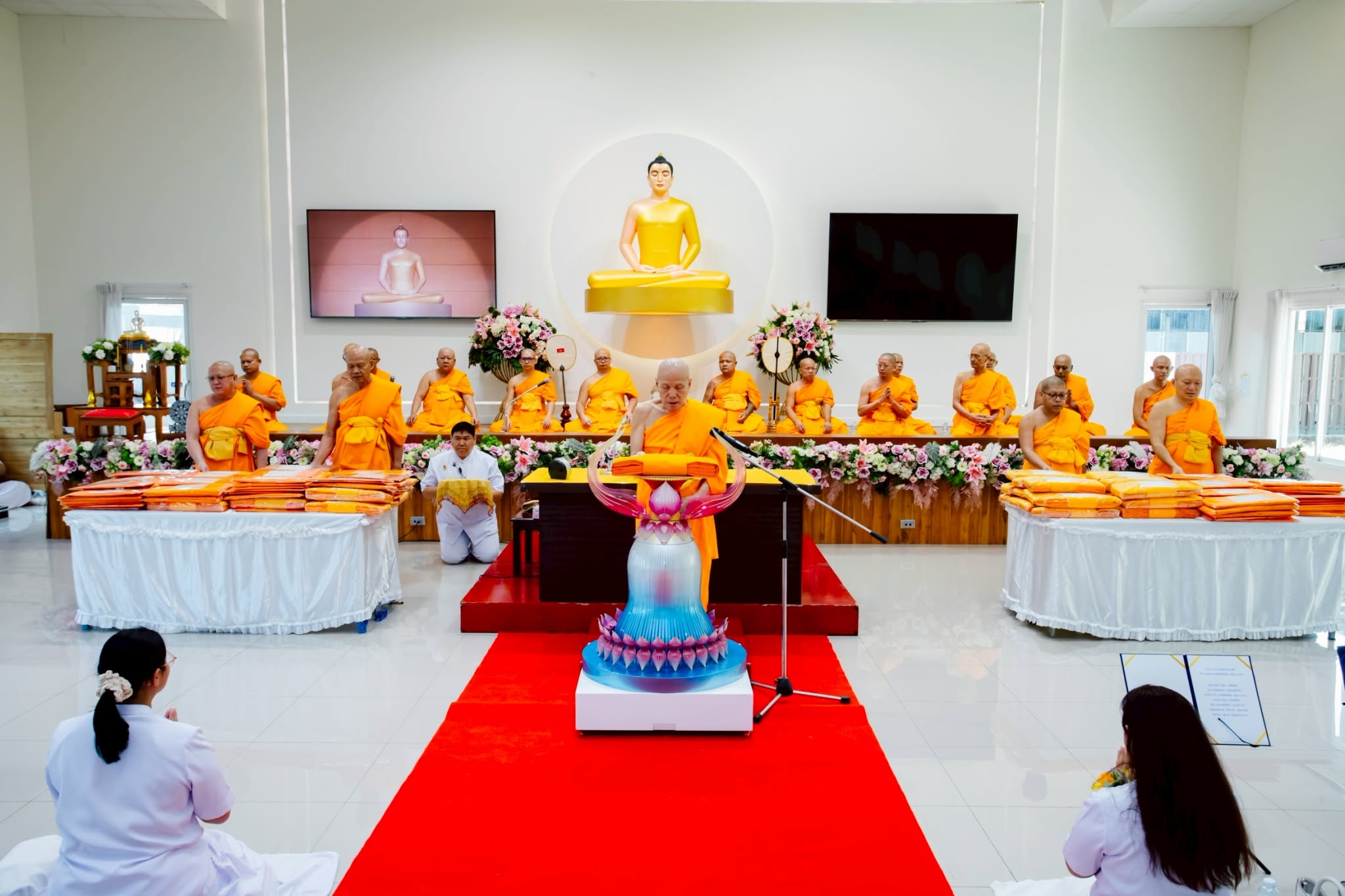 ศูนย์ปฏิบัติธรรมพระมงคลเทพมุนี จัดพิธีสักการะพระมงคลเทพมุนี (สด จนฺทสโร) และพิธีทอดผ้าป่าสถาปนาองค์พระเจดีย์ เพื่อสร้างสันติภาพโลก