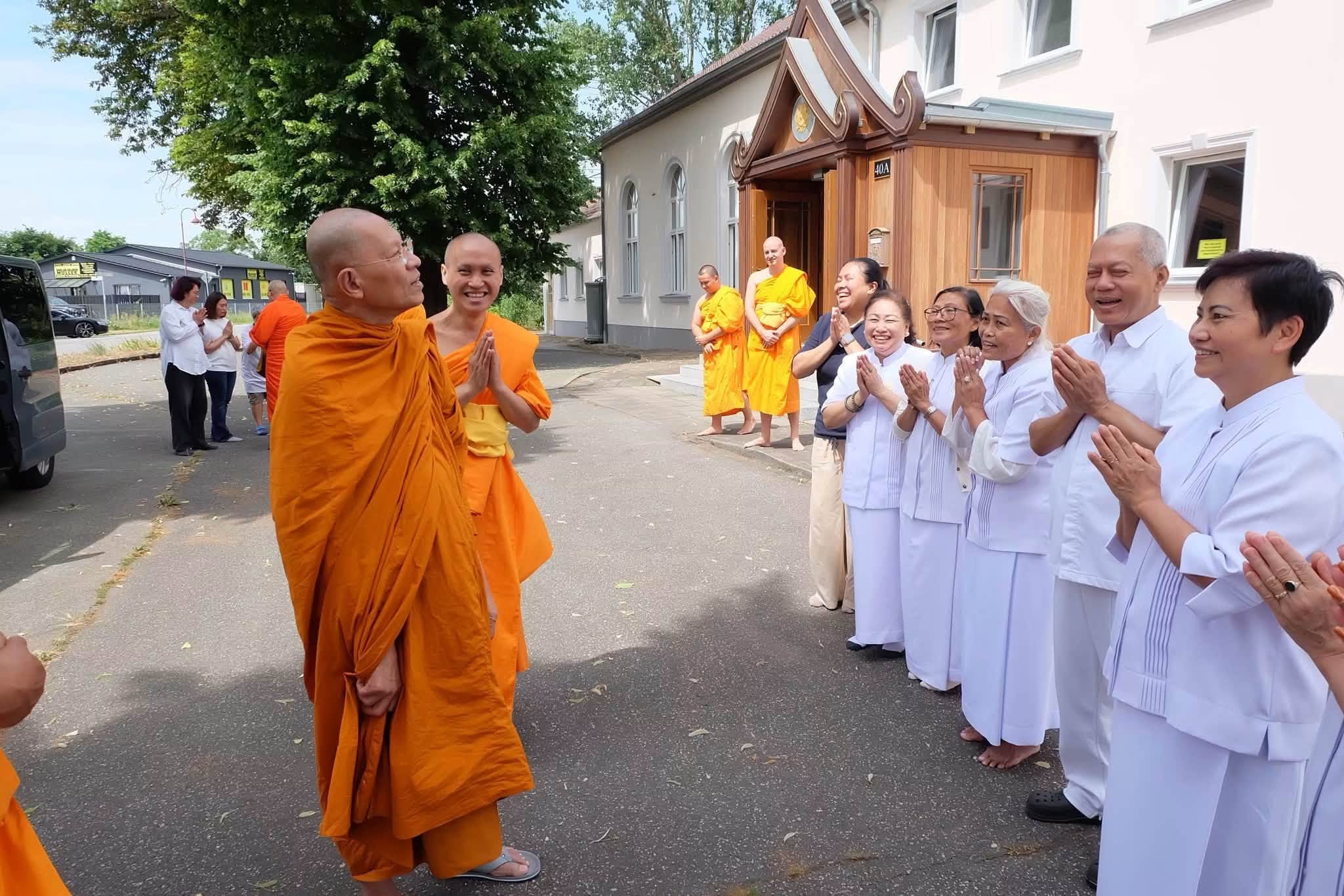 พระพรหมดิลก เดินทางมาเยี่ยมเยือนพระธรรมทูตและคณะกัลยาณมิตรวัดพระธรรมกายเบอร์ลิน