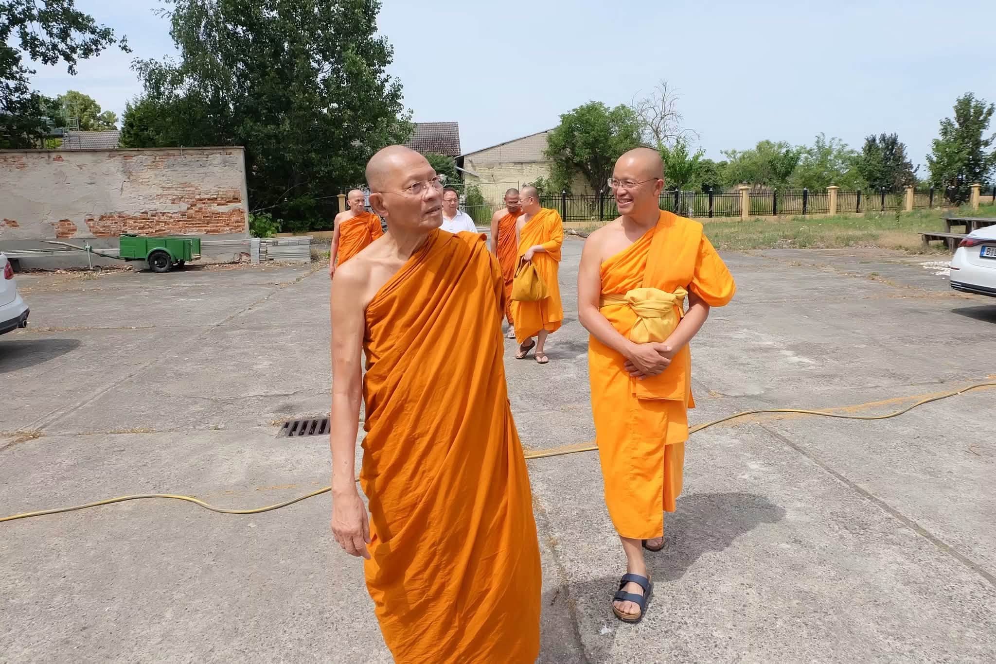พระพรหมดิลก เดินทางมาเยี่ยมเยือนพระธรรมทูตและคณะกัลยาณมิตรวัดพระธรรมกายเบอร์ลิน