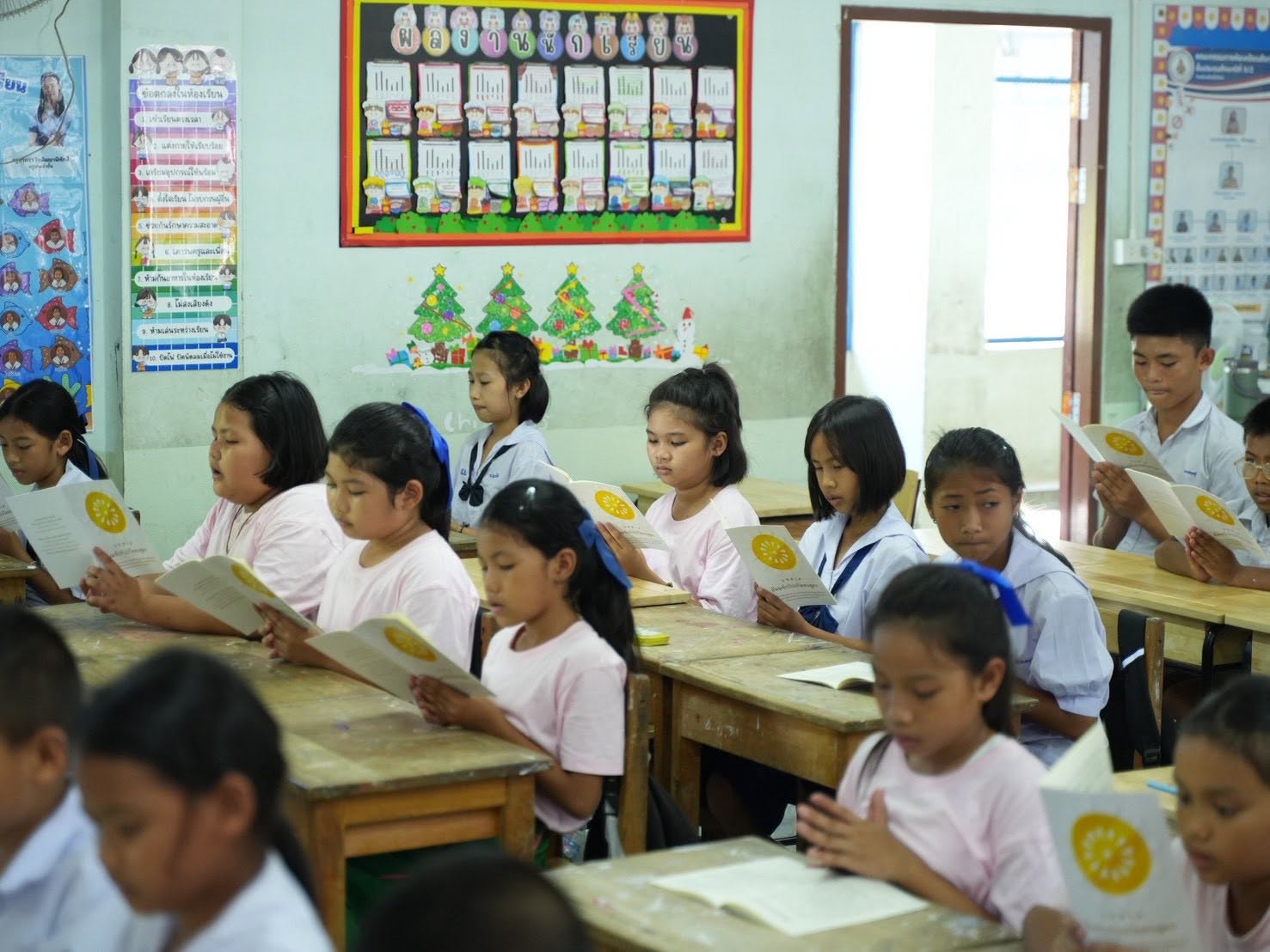 พระสอนศีลธรรม วัดพระธรรมกาย สอนศีลธรรม ณ โรงเรียนสังข์อ่ำวิทยา