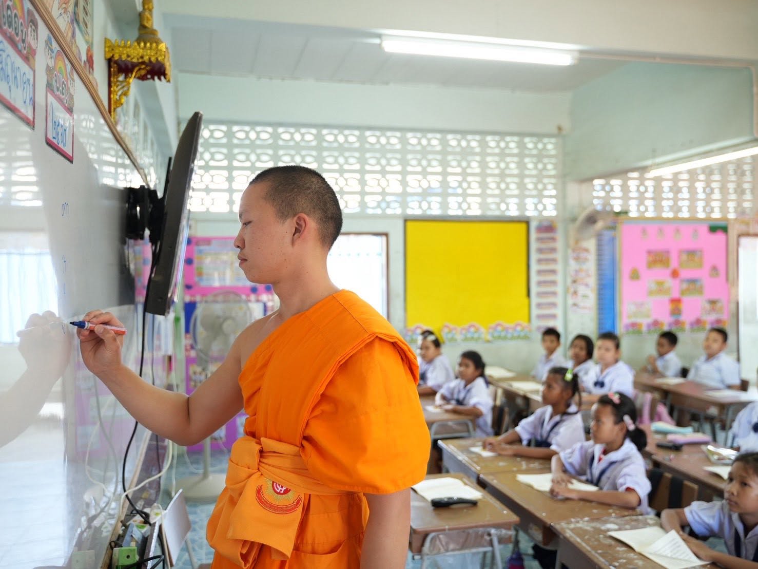 พระสอนศีลธรรม วัดพระธรรมกาย สอนศีลธรรม ณ โรงเรียนสังข์อ่ำวิทยา