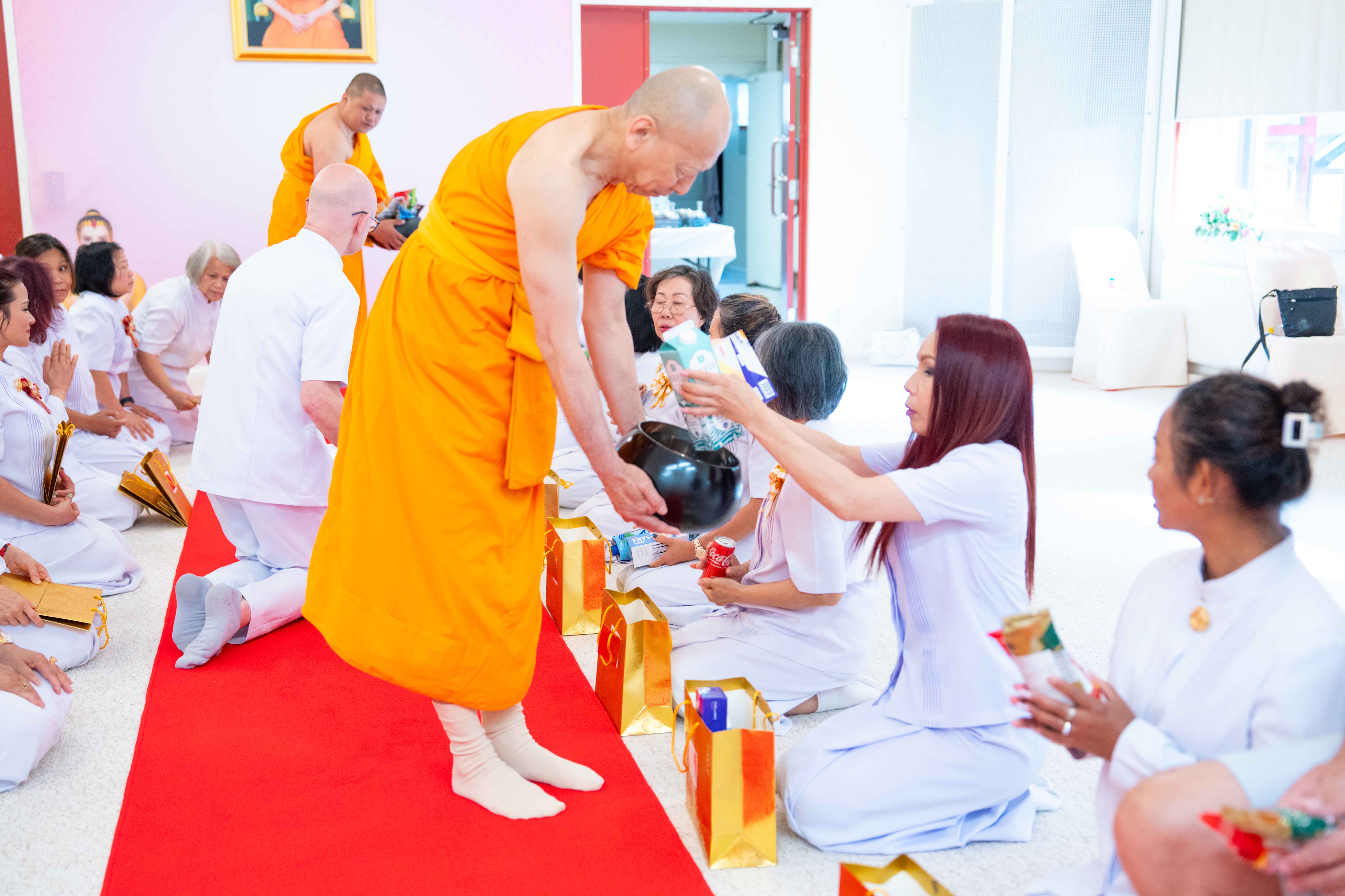 วัดพระธรรมกายโอ๊คแลนด์ จัดงานบุญบูชาข้าวพระ