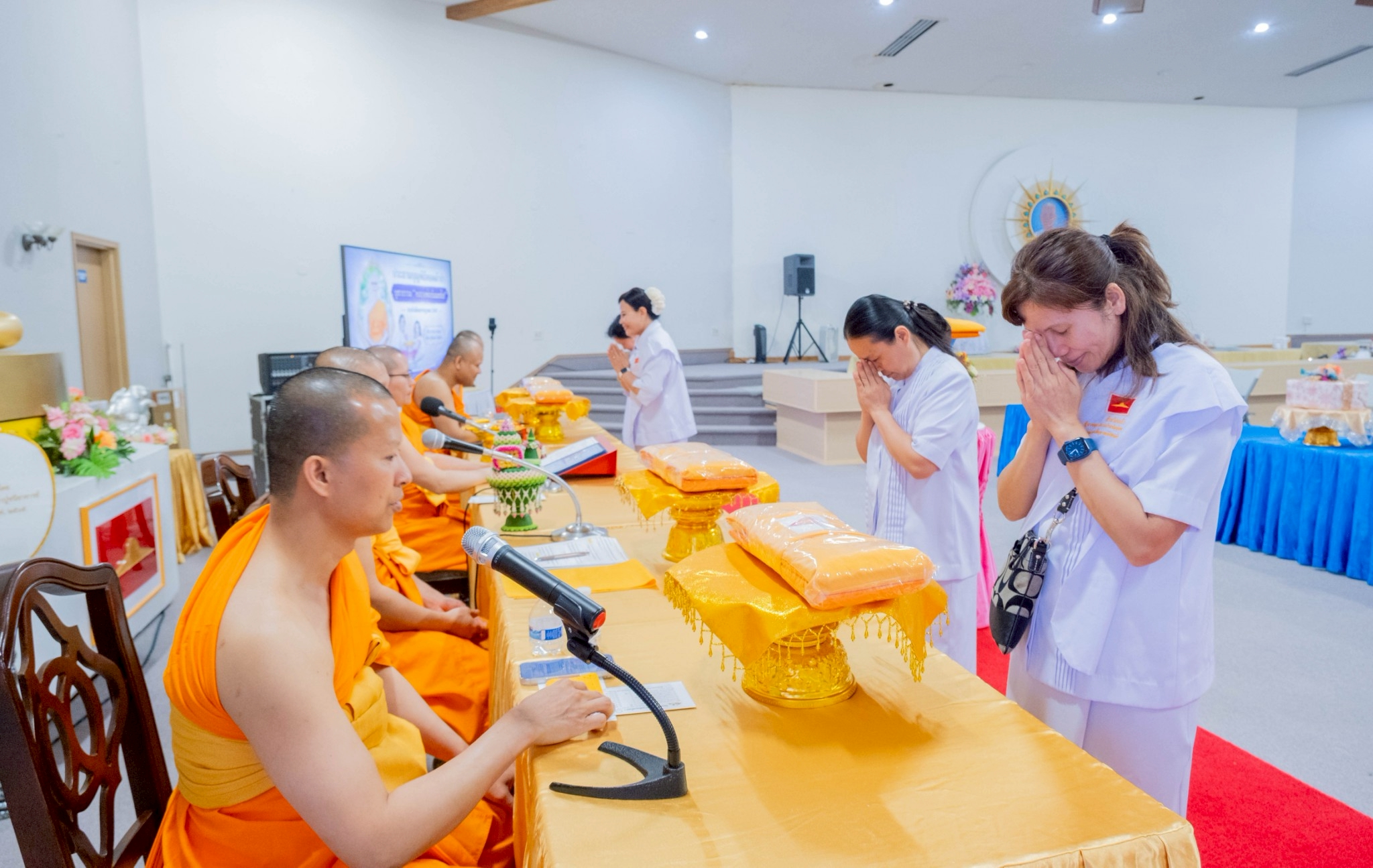 วัดพระธรรมกายมินเนโซตา จัดงานบุญบูชาข้าวพระ และพิธีบวชอุบาสกแก้ว อุบาสิกาแก้ว รุ่นที่ 17 