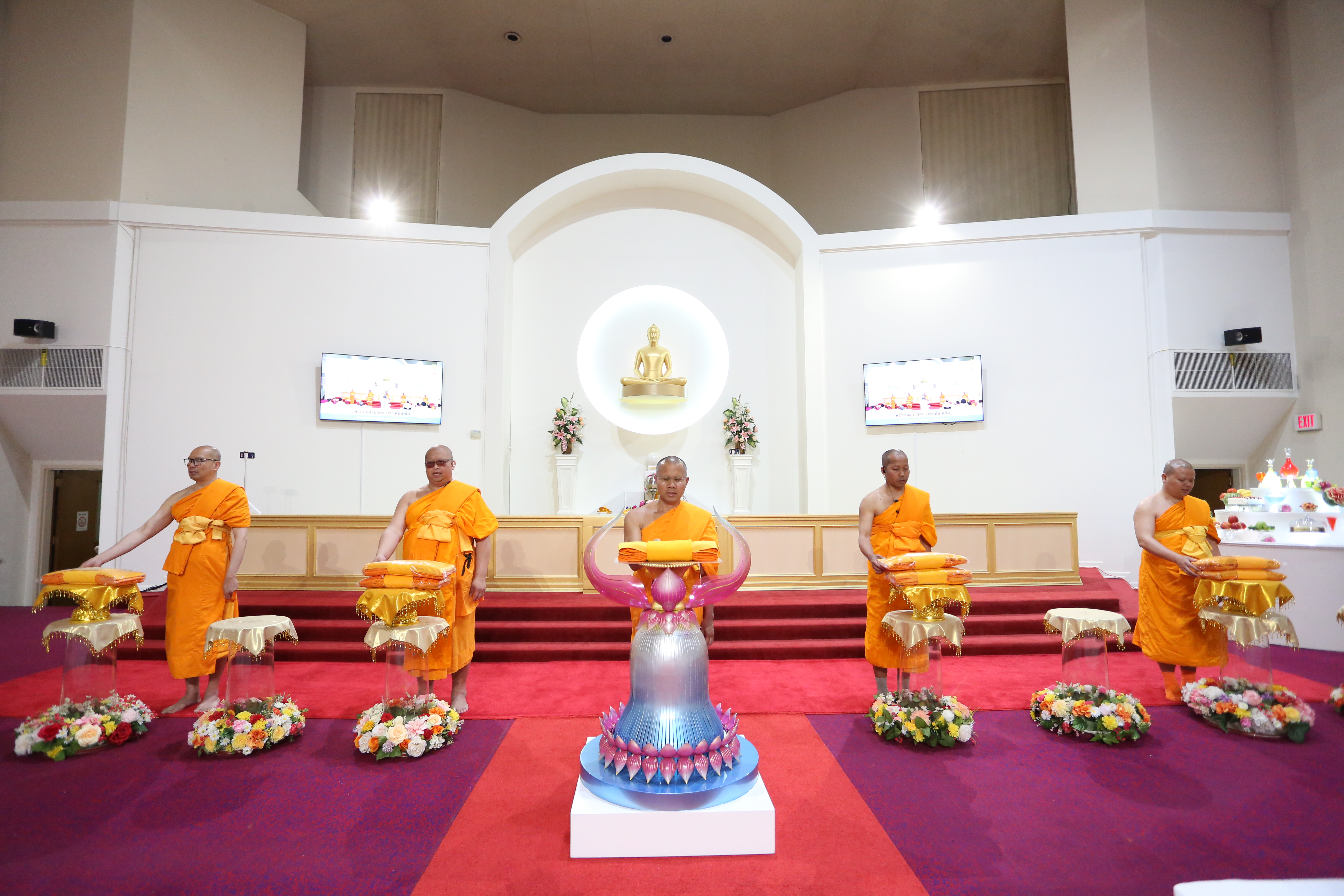 วัดพระธรรมกายออเรกอน จัดงานบุญบูชาข้าวพระ