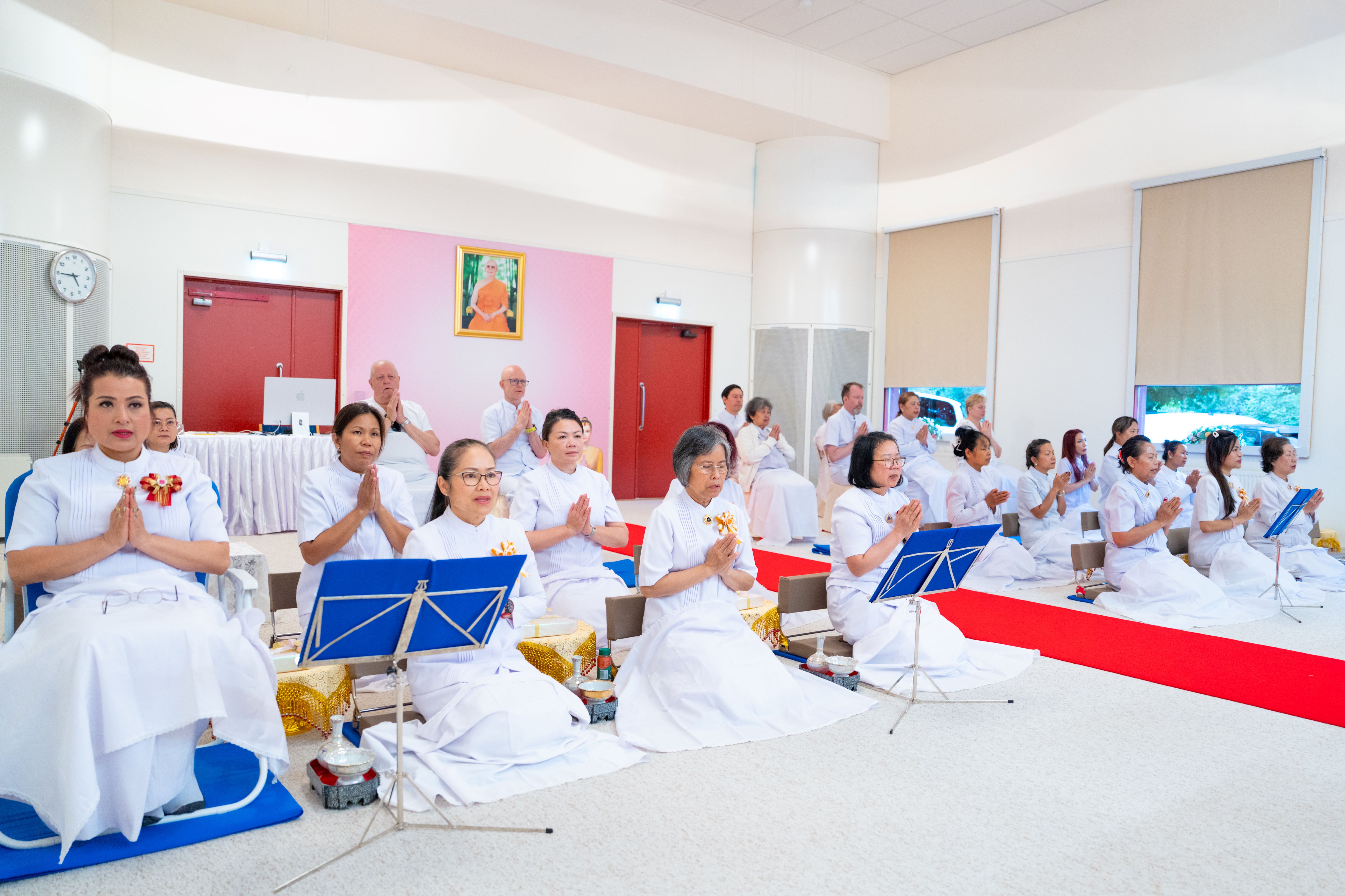 วัดพระธรรมกายสตอกโฮล์ม จัดงานบุญบูชาข้าวพระ