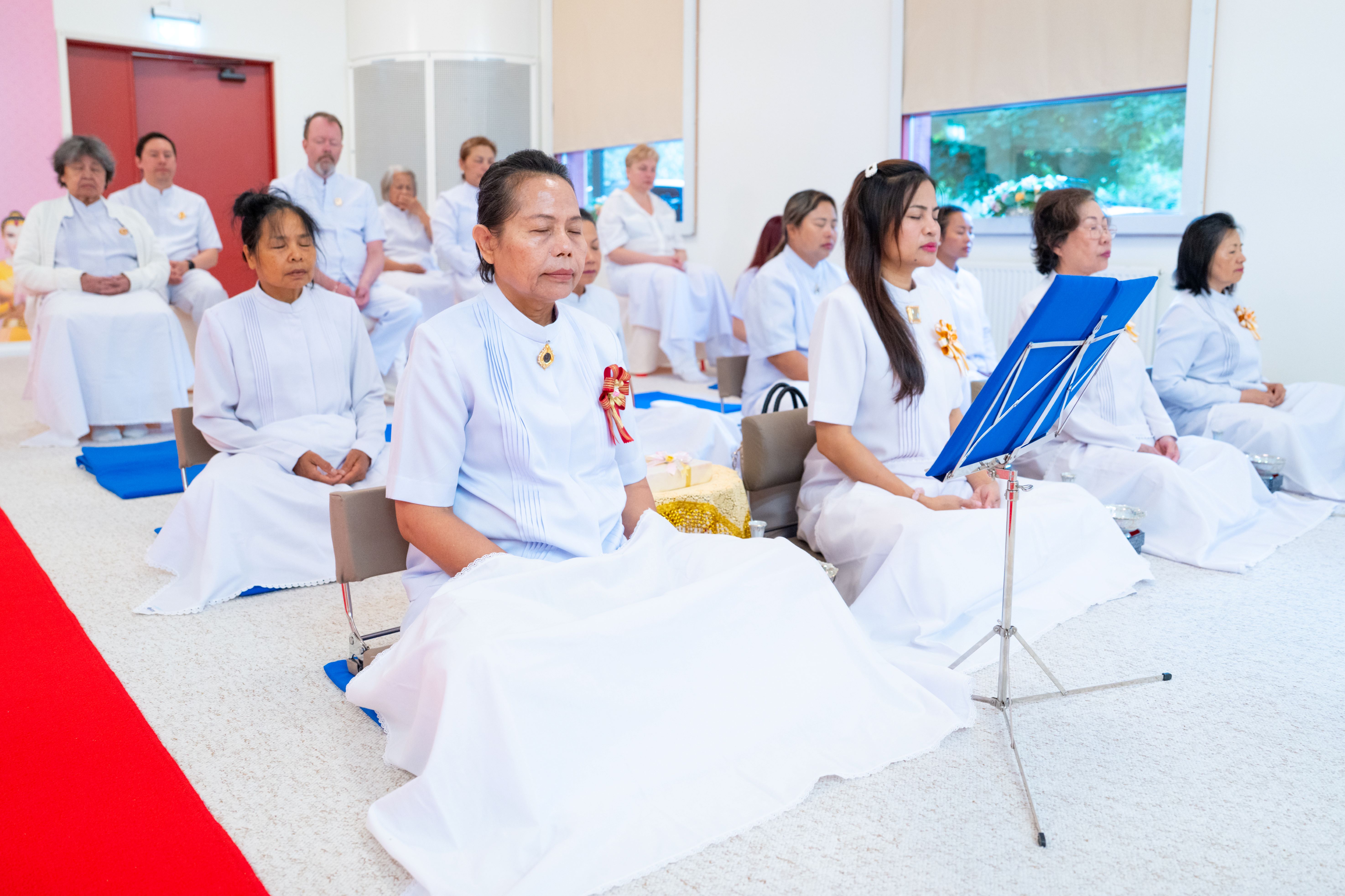 วัดพระธรรมกายสตอกโฮล์ม จัดงานบุญบูชาข้าวพระ