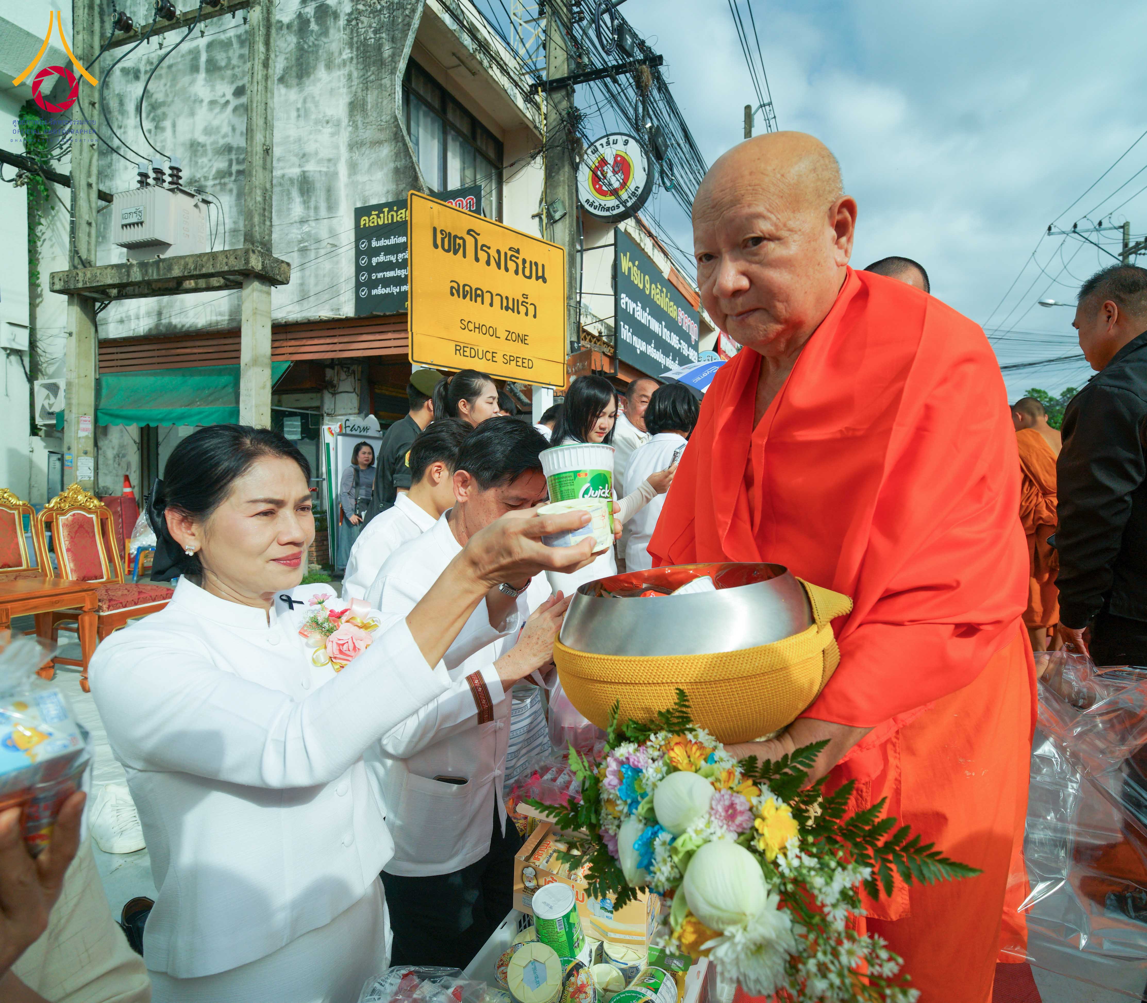 พิธีตักบาตรพระ 1,345 รูป ฉลองครบรอบ 345 ปี เมืองสันกำแพง